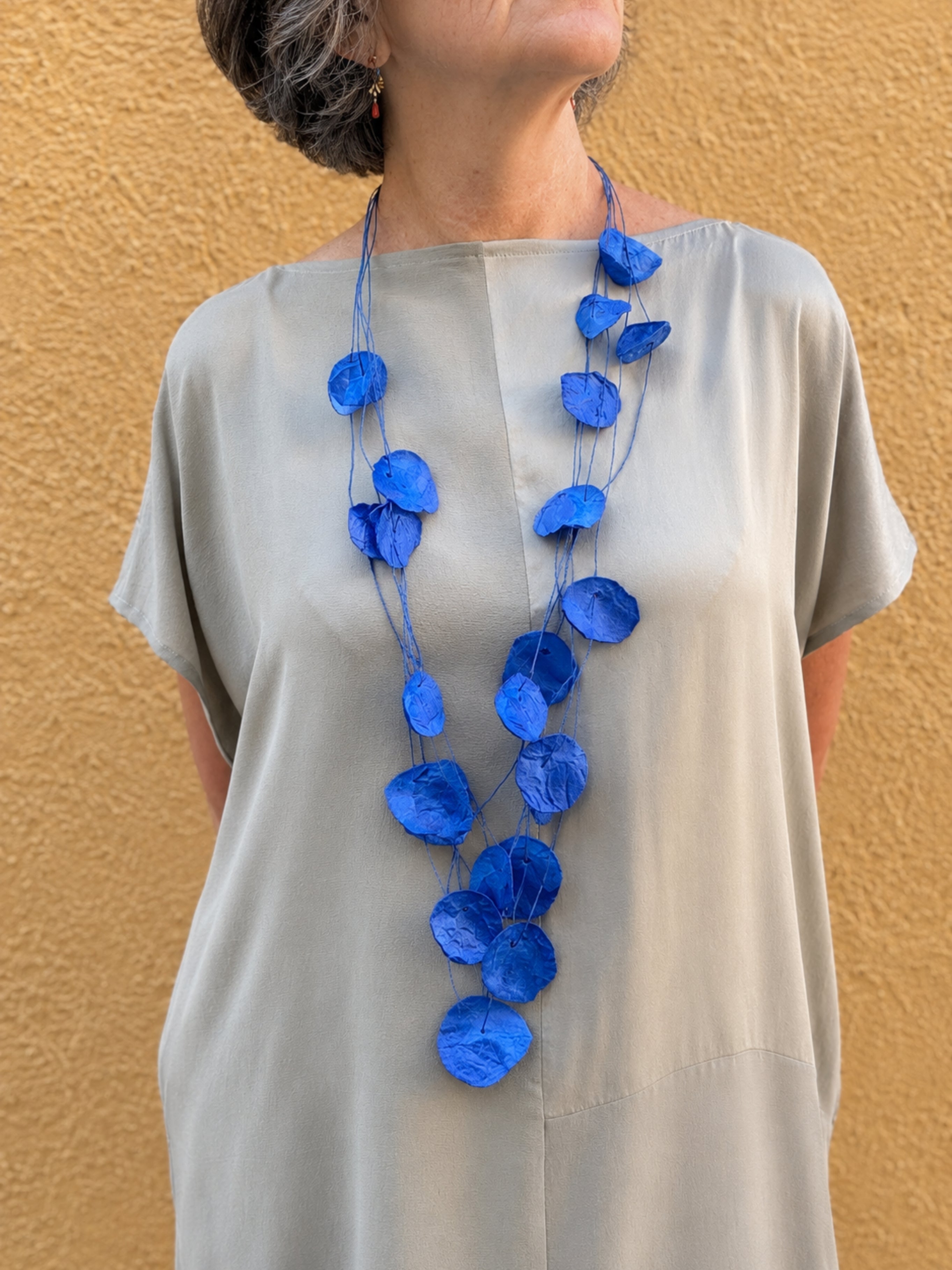 Collar Petalos — joyería contemporánea de papel hecho a mano