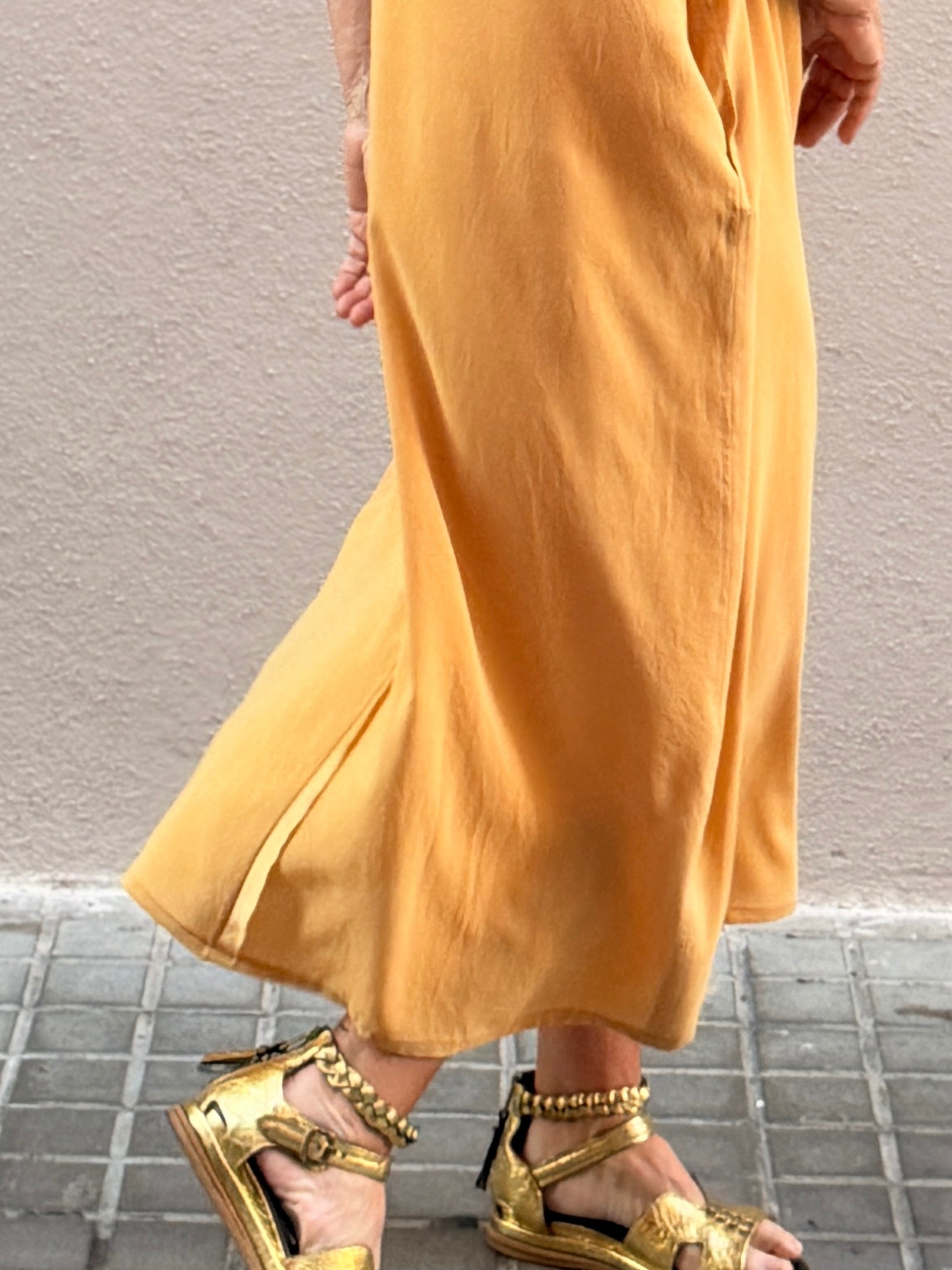 Vestido Squared de seda — teñido a mano con pieles de cebolla