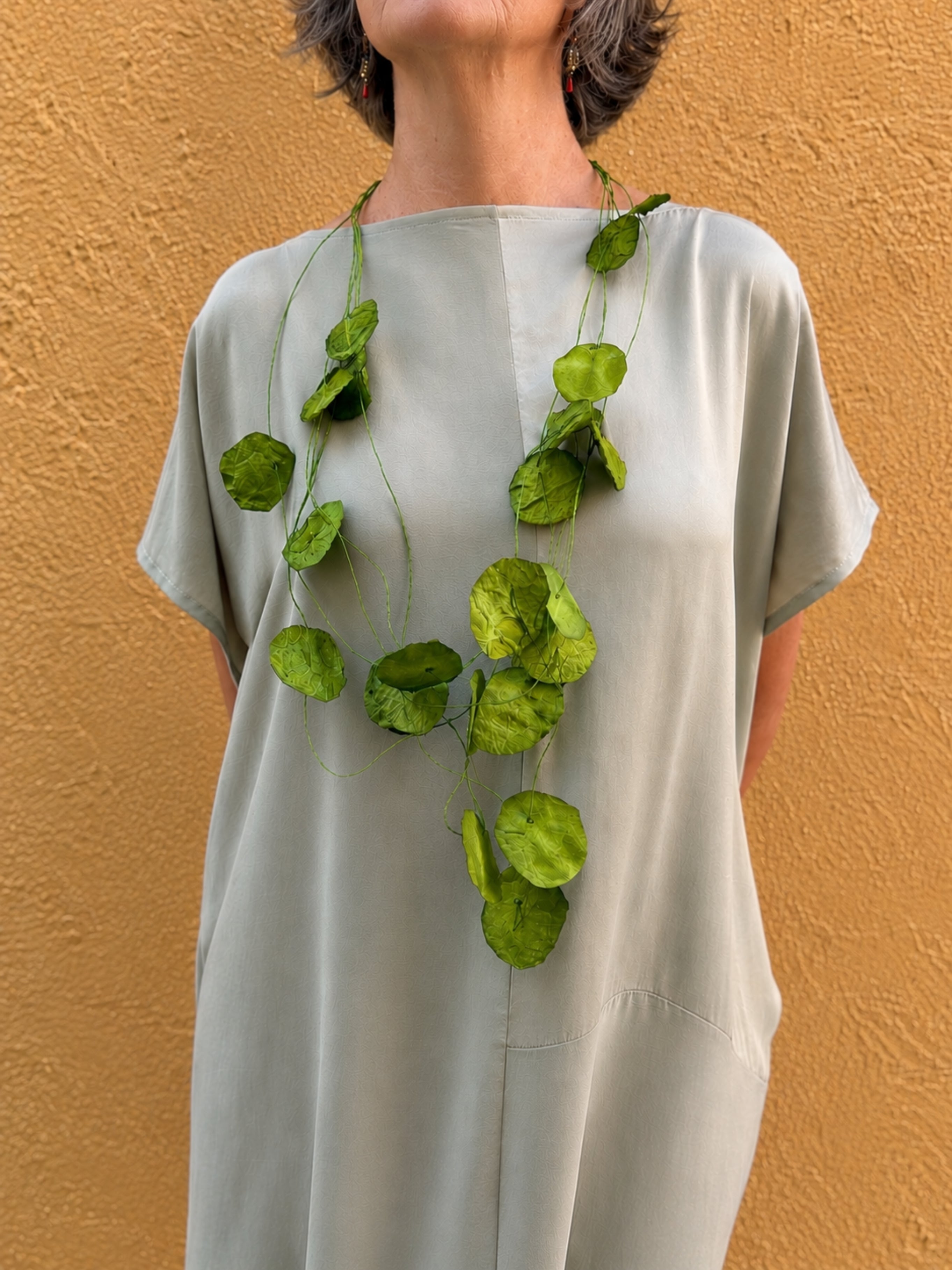 Collar Petalos — joyería contemporánea de papel hecho a mano