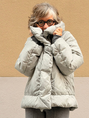 Down jacket — stand-up collar and dye effect