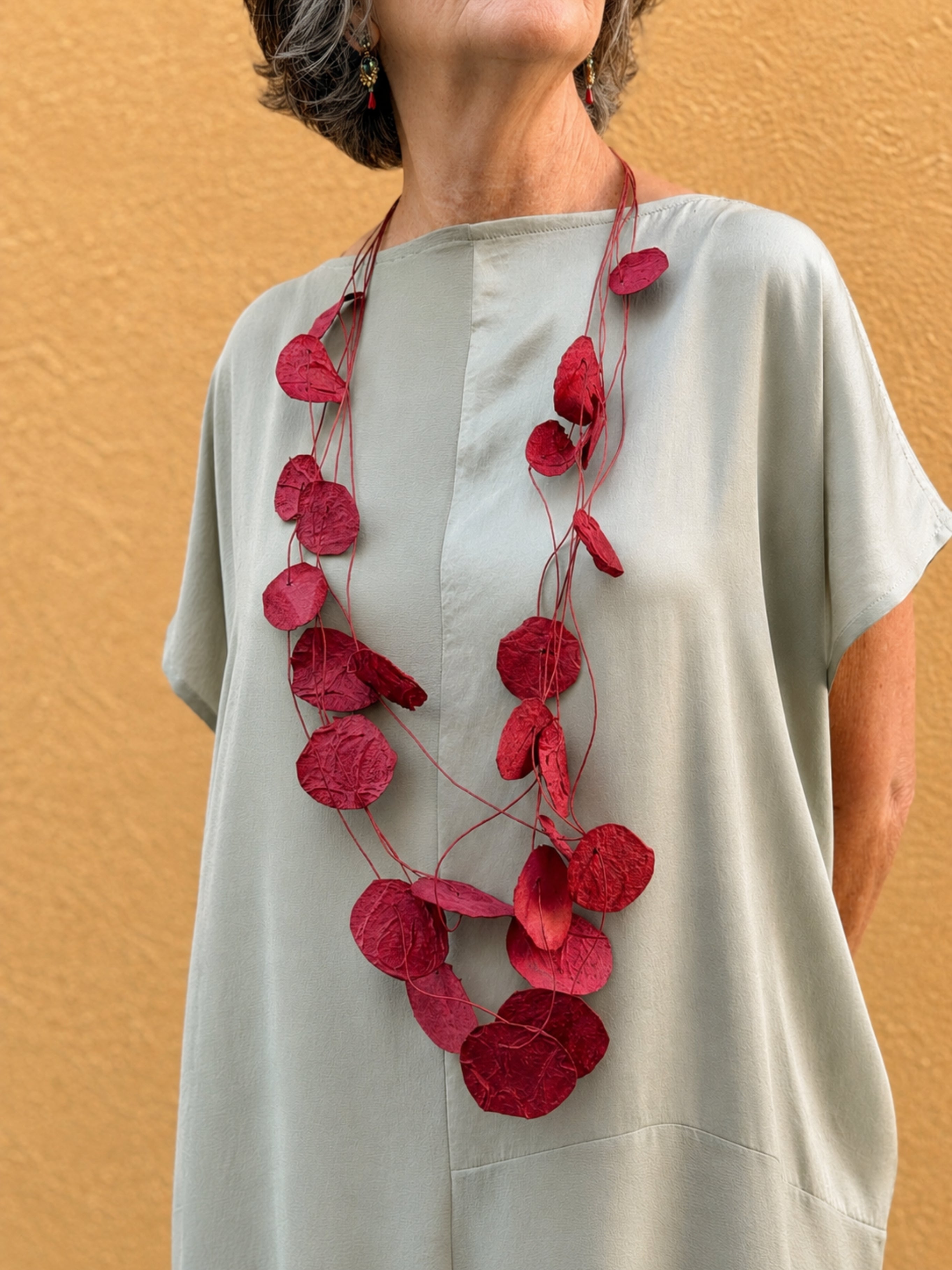 Collar Petalos — joyería contemporánea de papel hecho a mano