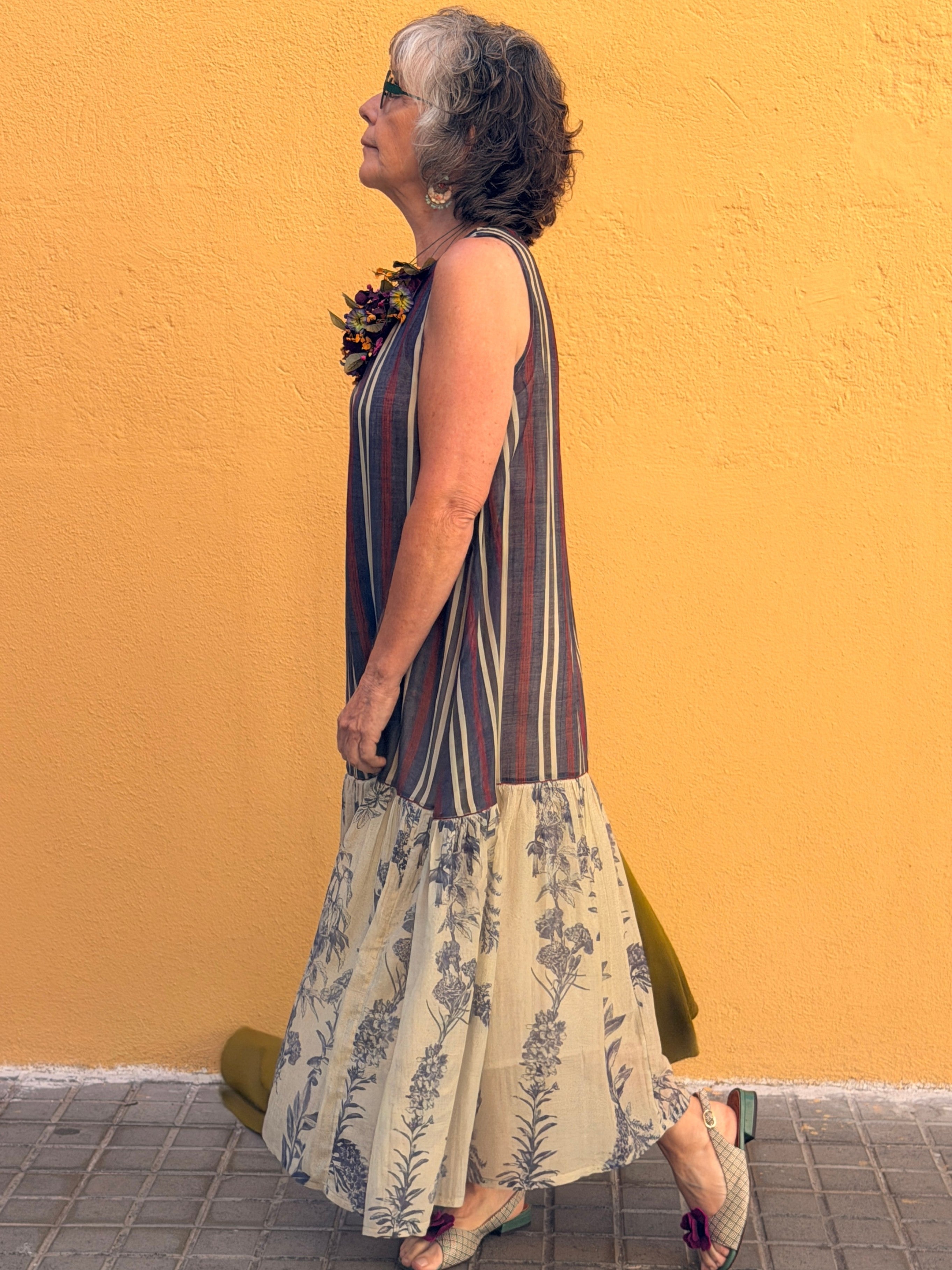 Vestido Yabalka — Rayas y flores en Chanderi de seda y algodón
