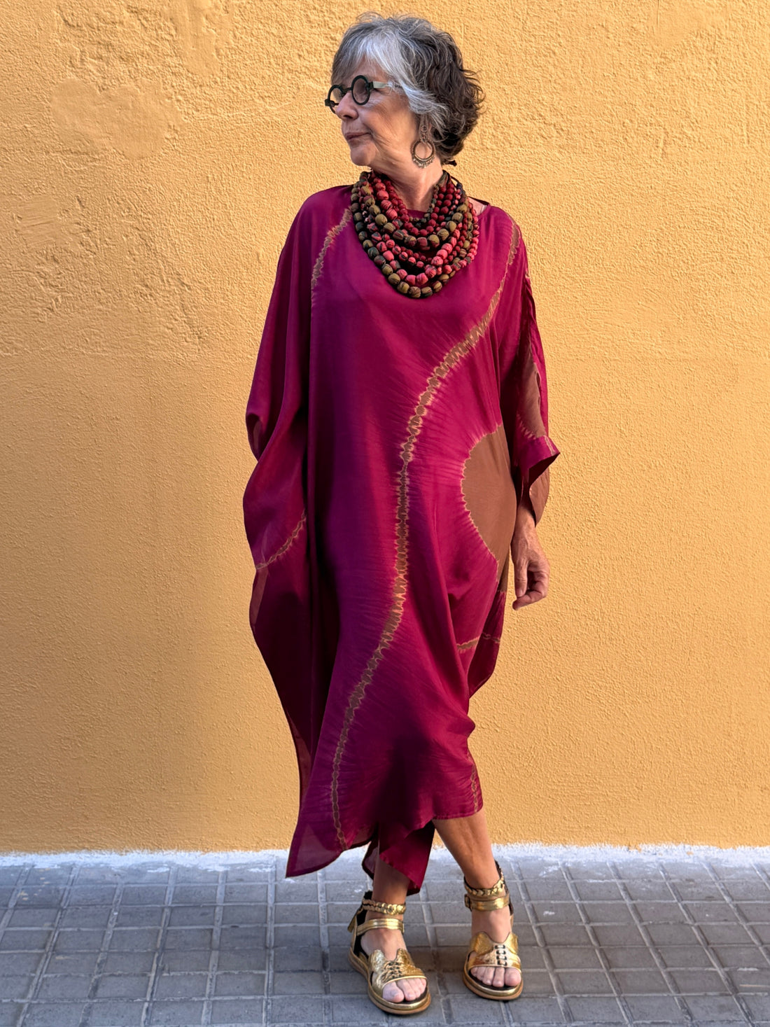 Caftan de seda Shibori — tenyit a mà amb tècnica Itajime