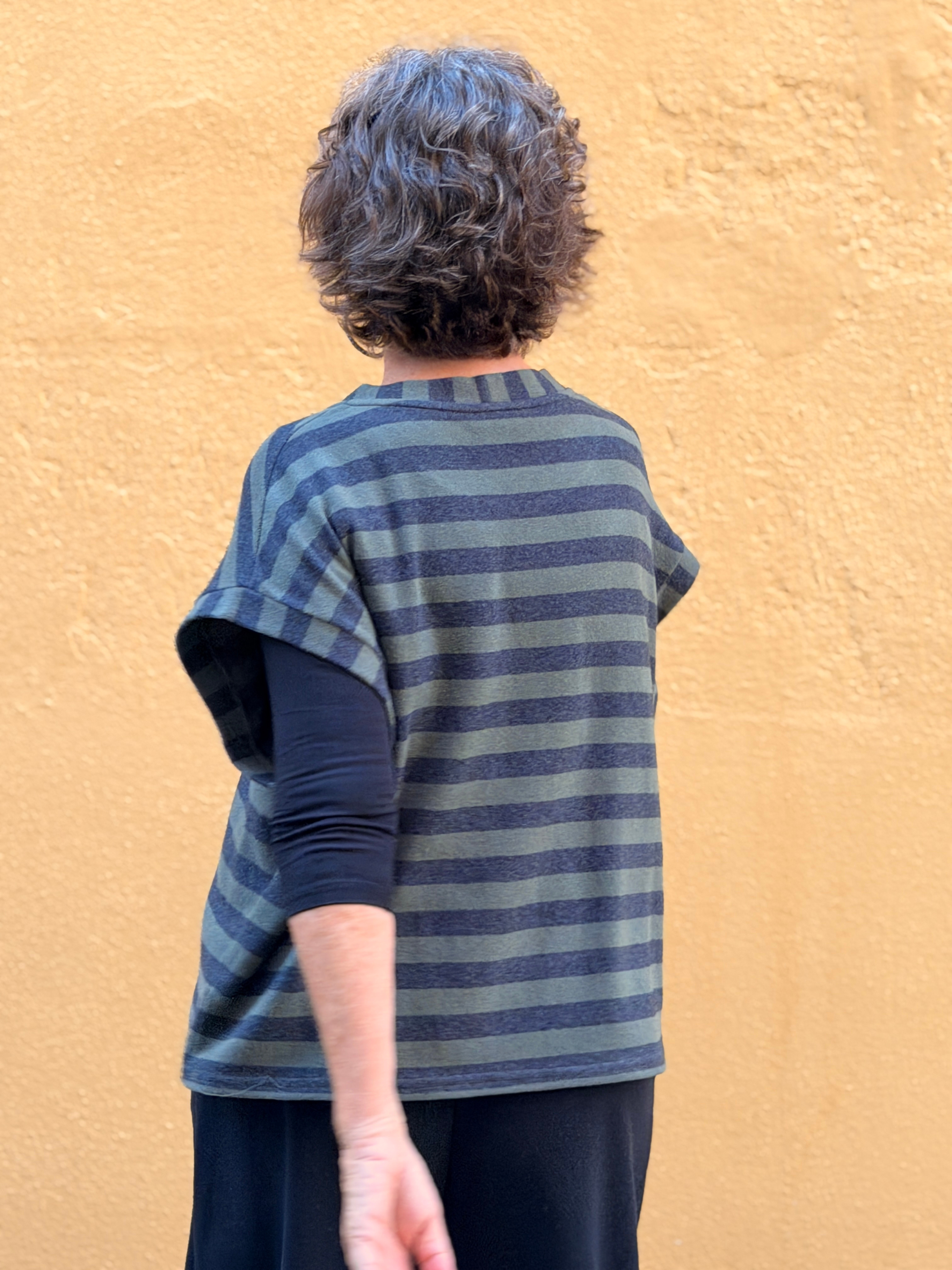 Top de ratlles sense mànigues — tall boxy