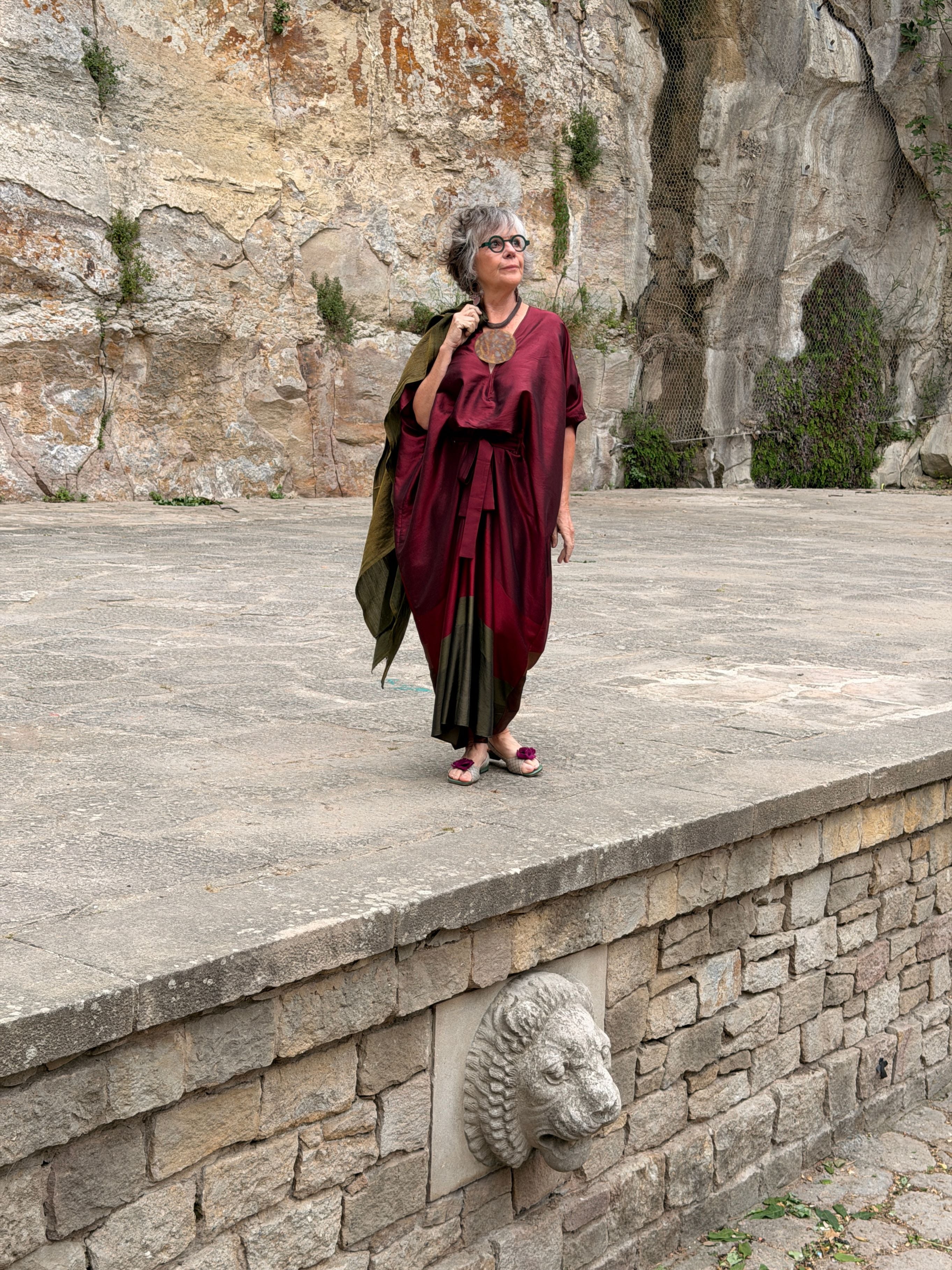 Vestido kimono de seda — bloques de color y diseño geométrico