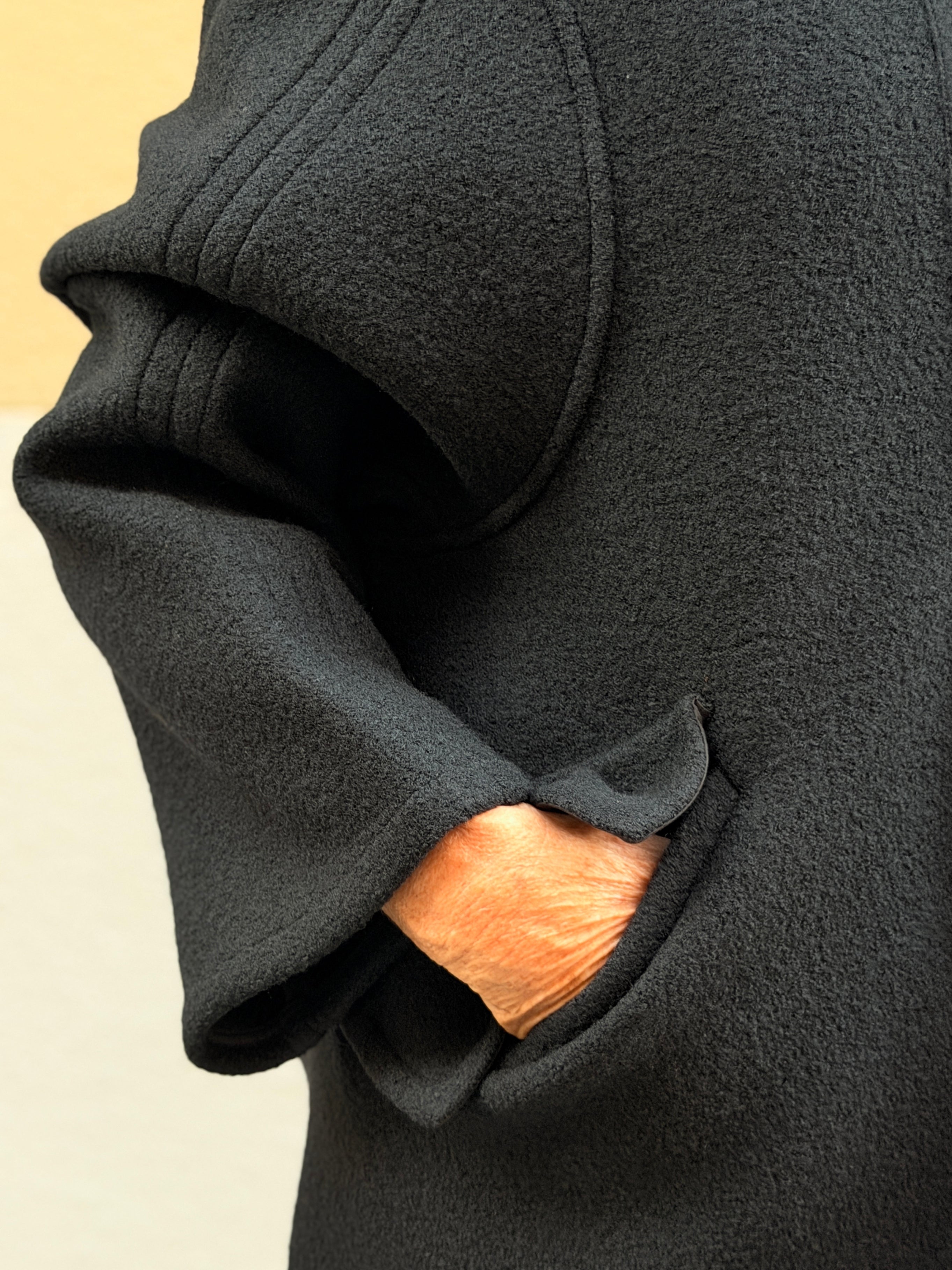 Abric de llana bullida — coll dret
