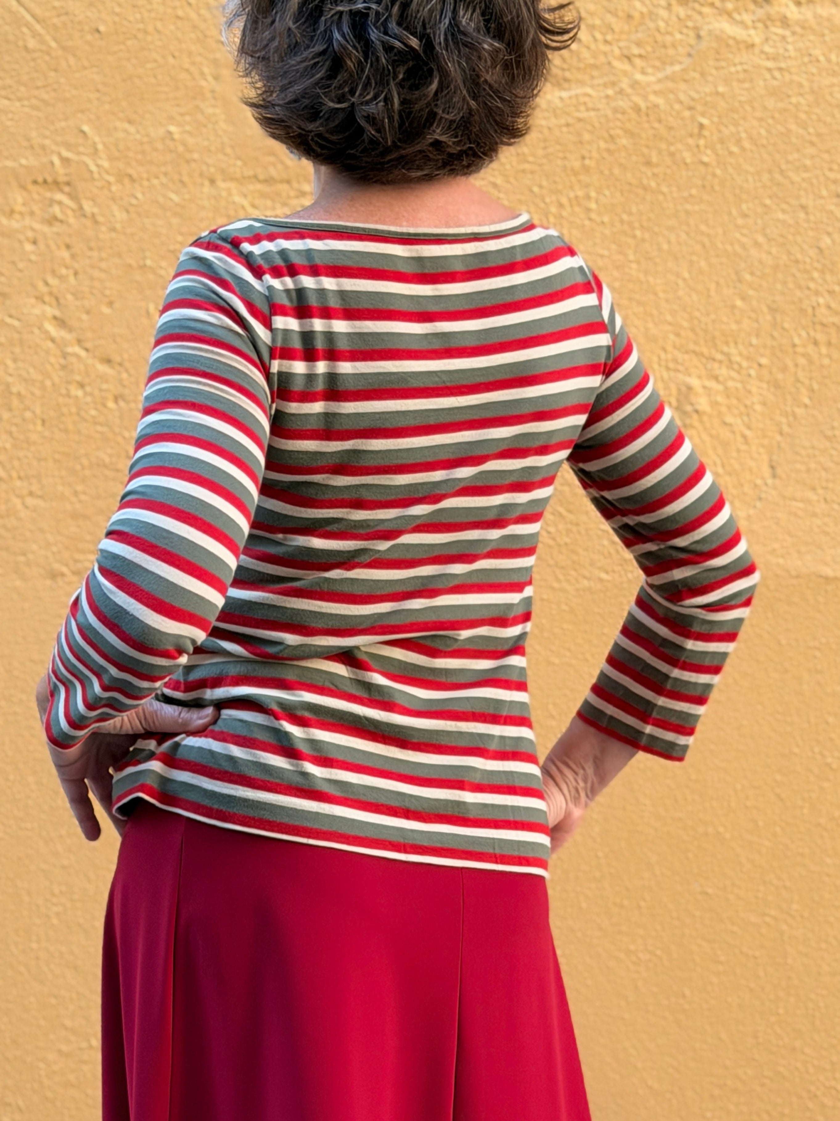 Camiseta Frida — algodón 100% silueta fluida y escote barco