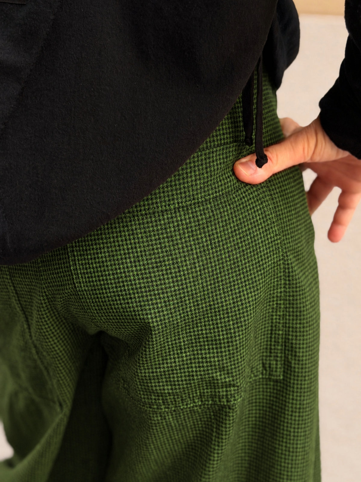 Pantalón de cuadros — algodón y pierna ancha