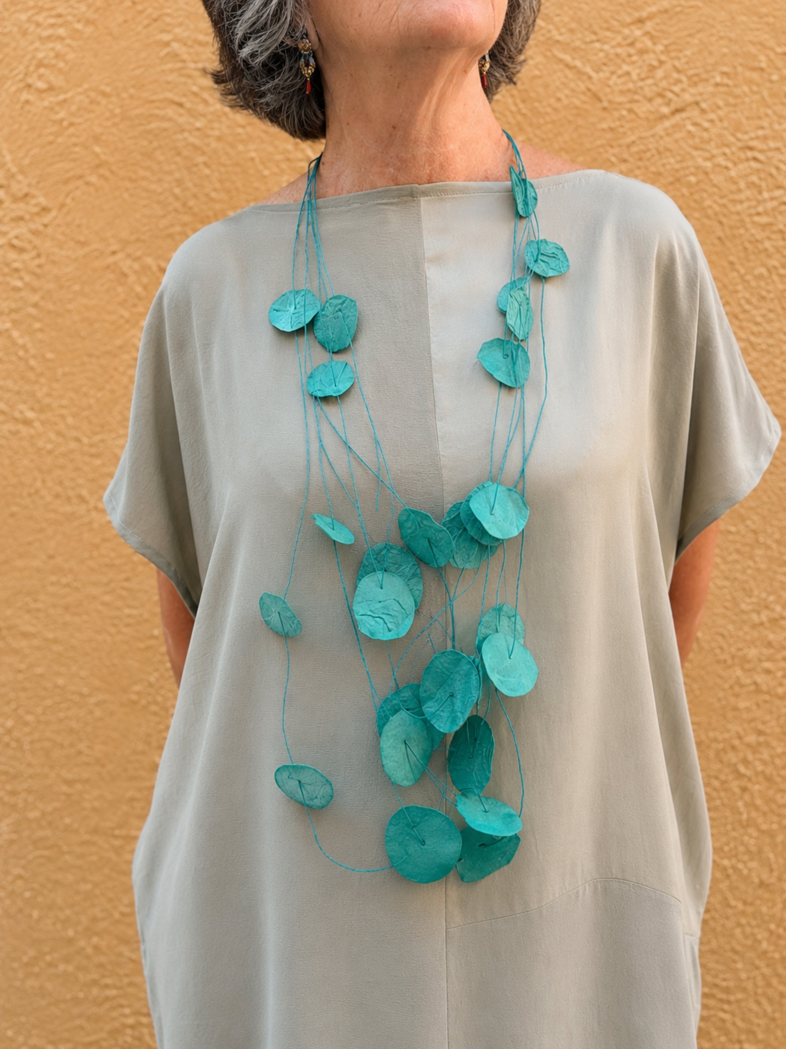 Collar Petalos — joyería contemporánea de papel hecho a mano
