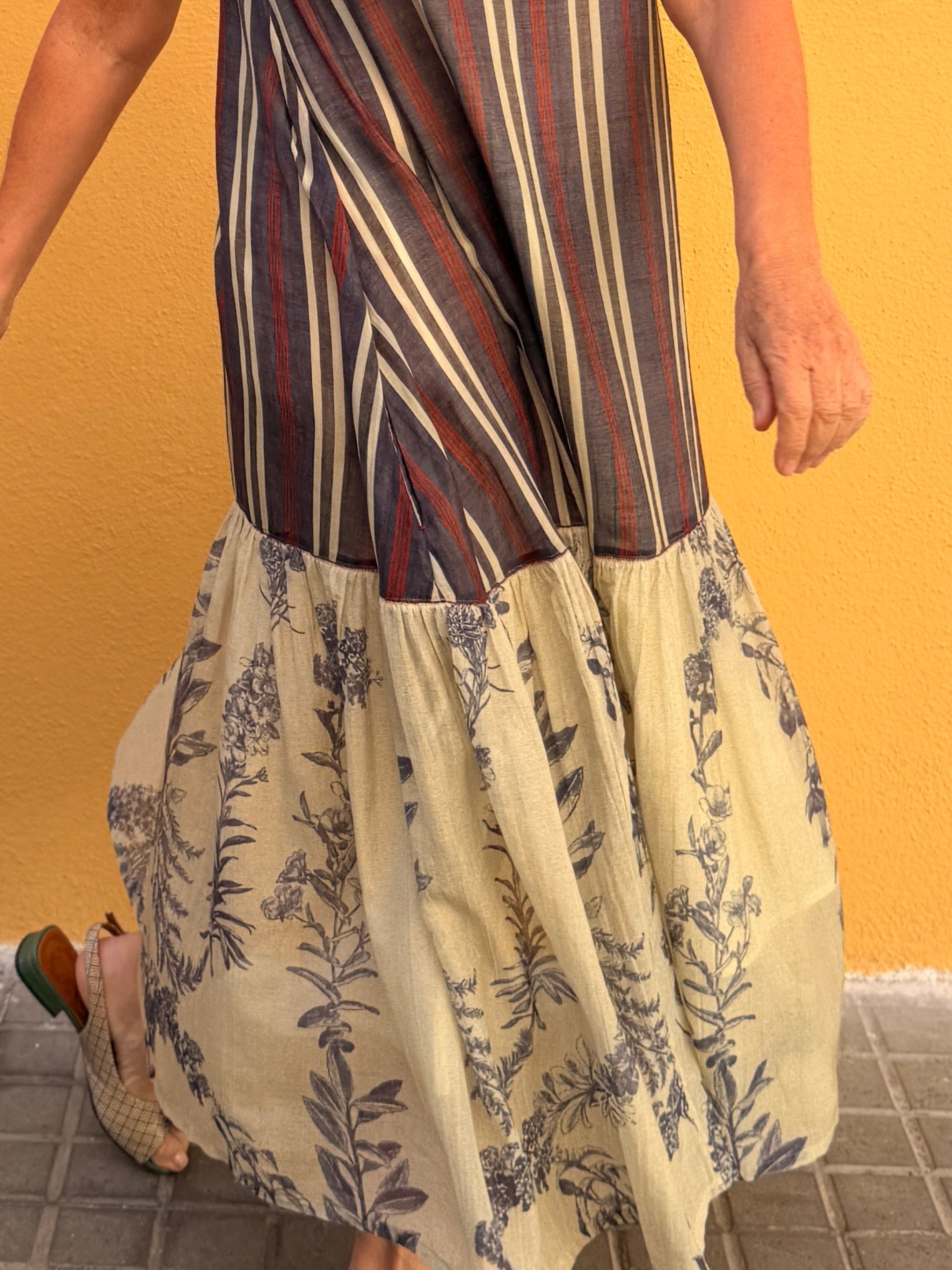 Vestido Yabalka — Rayas y flores en Chanderi de seda y algodón