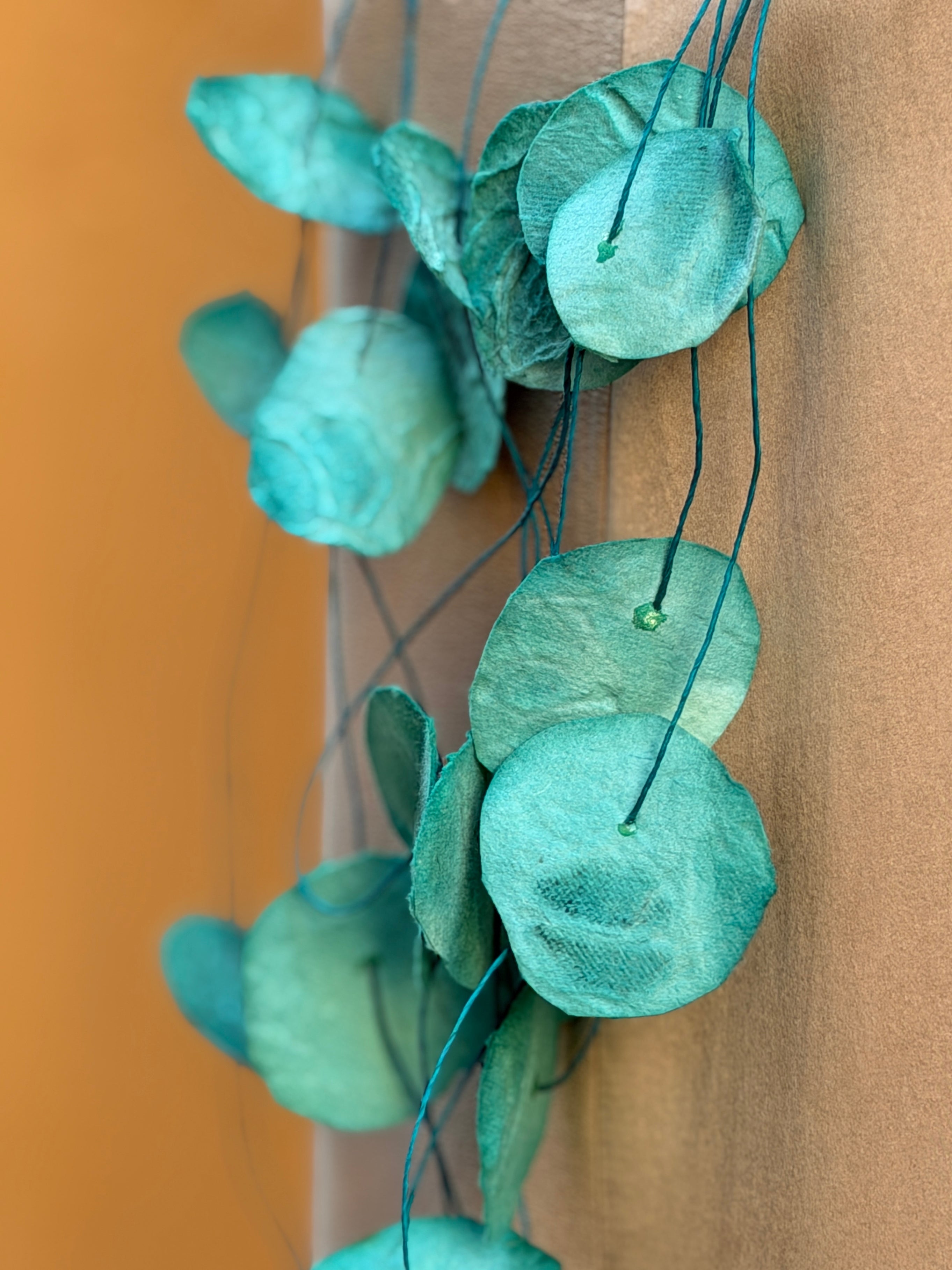 Collar Petalos — joyería contemporánea de papel hecho a mano