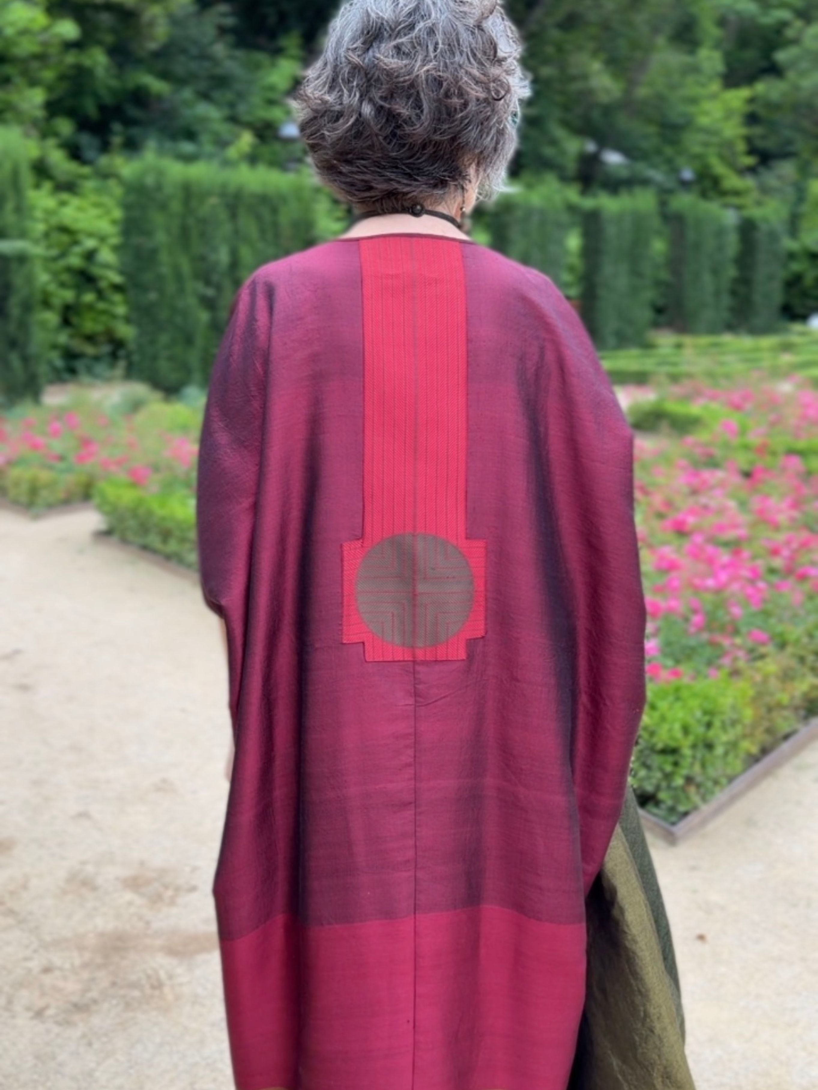 Vestido kimono de seda — bloques de color y diseño geométrico