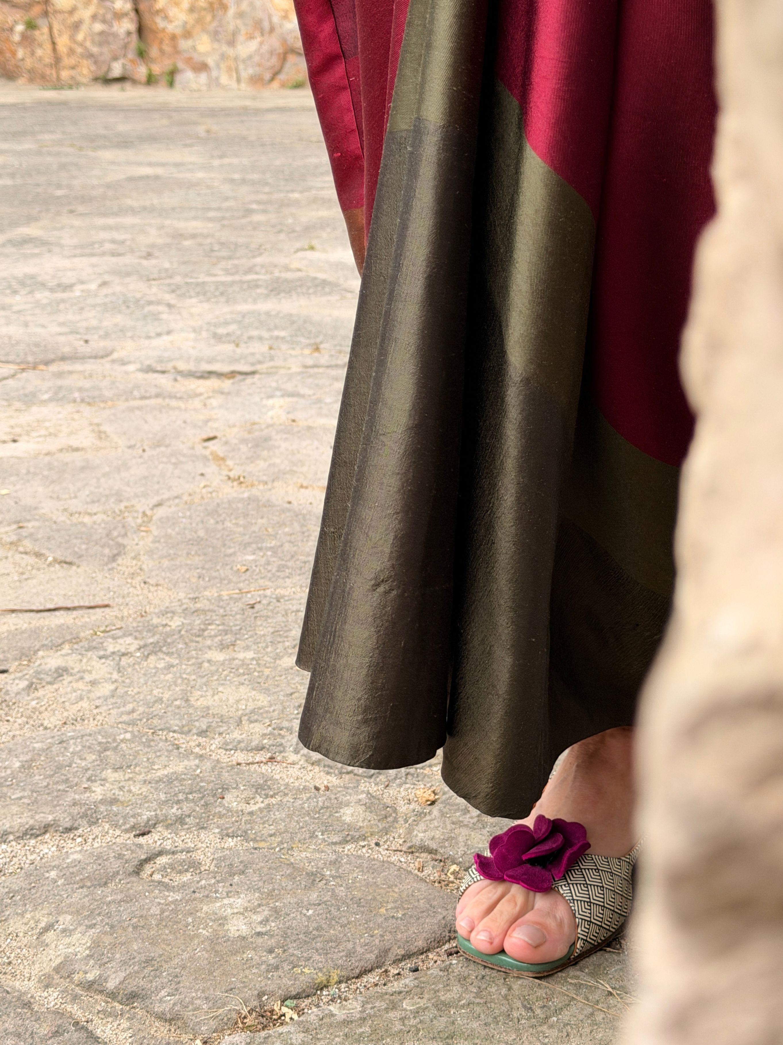 Vestido kimono de seda — bloques de color y diseño geométrico