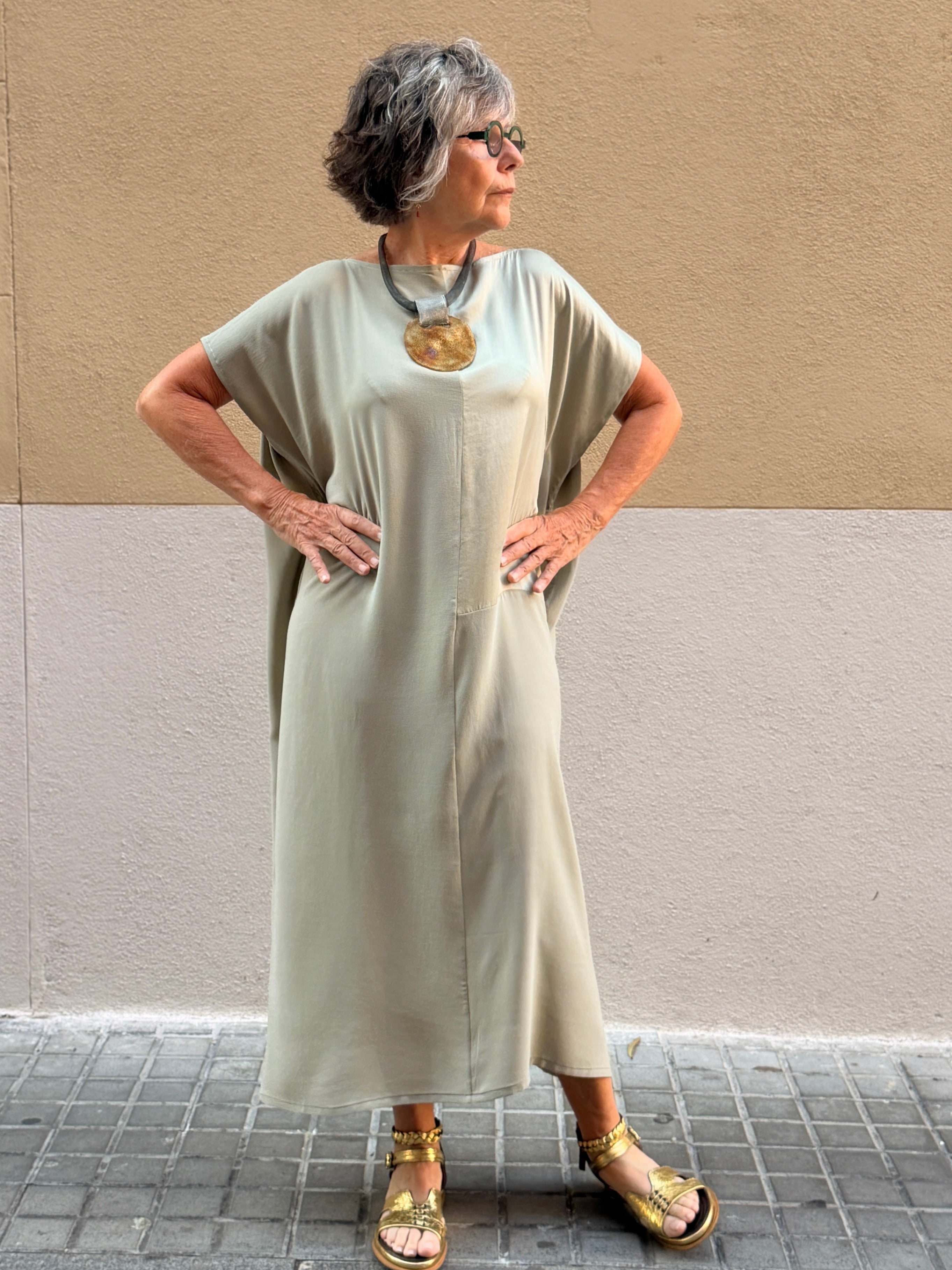 Vestido Squared de seda — teñido a mano con pieles de cebolla