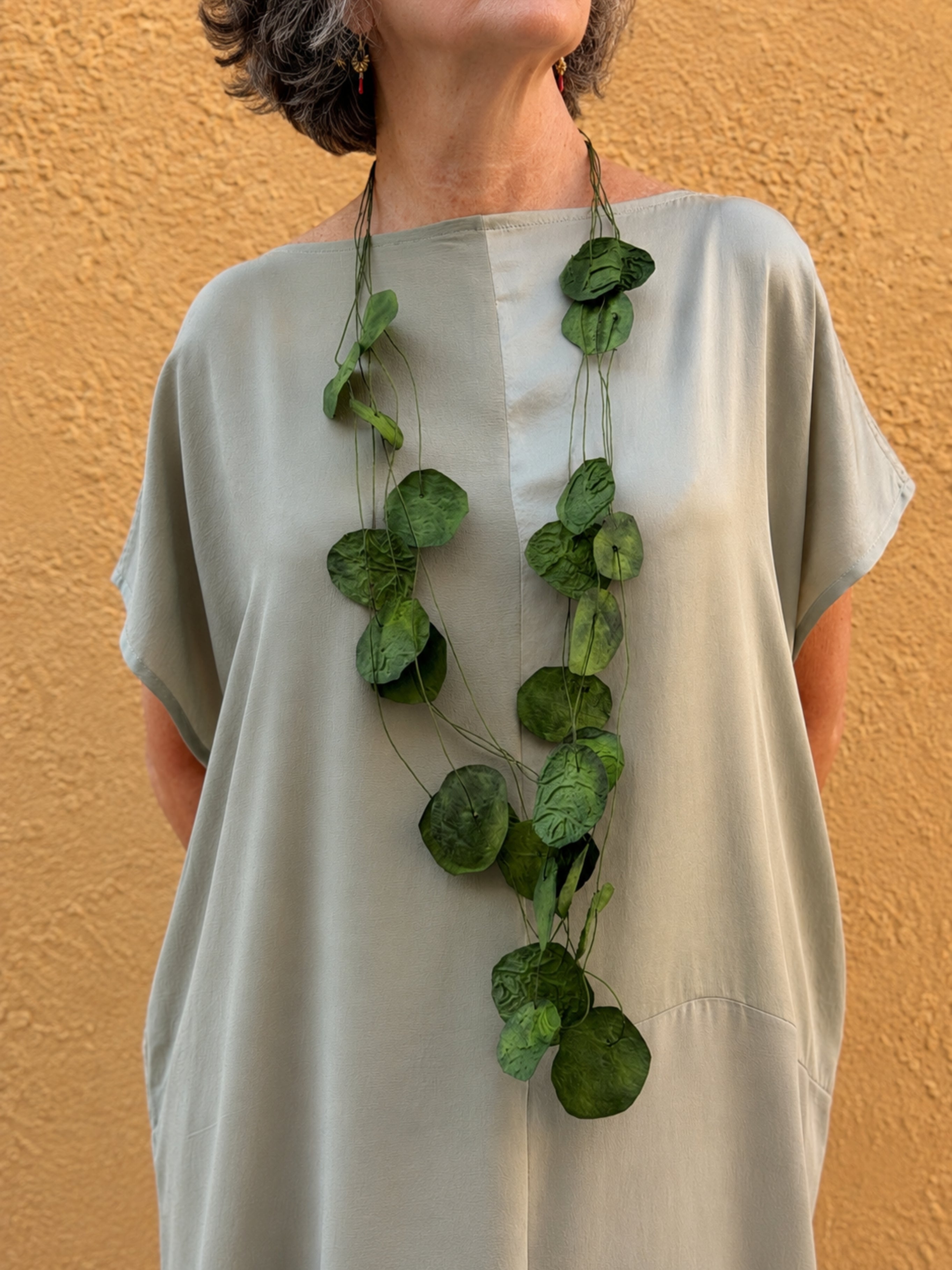 Collar Petalos — joyería contemporánea de papel hecho a mano