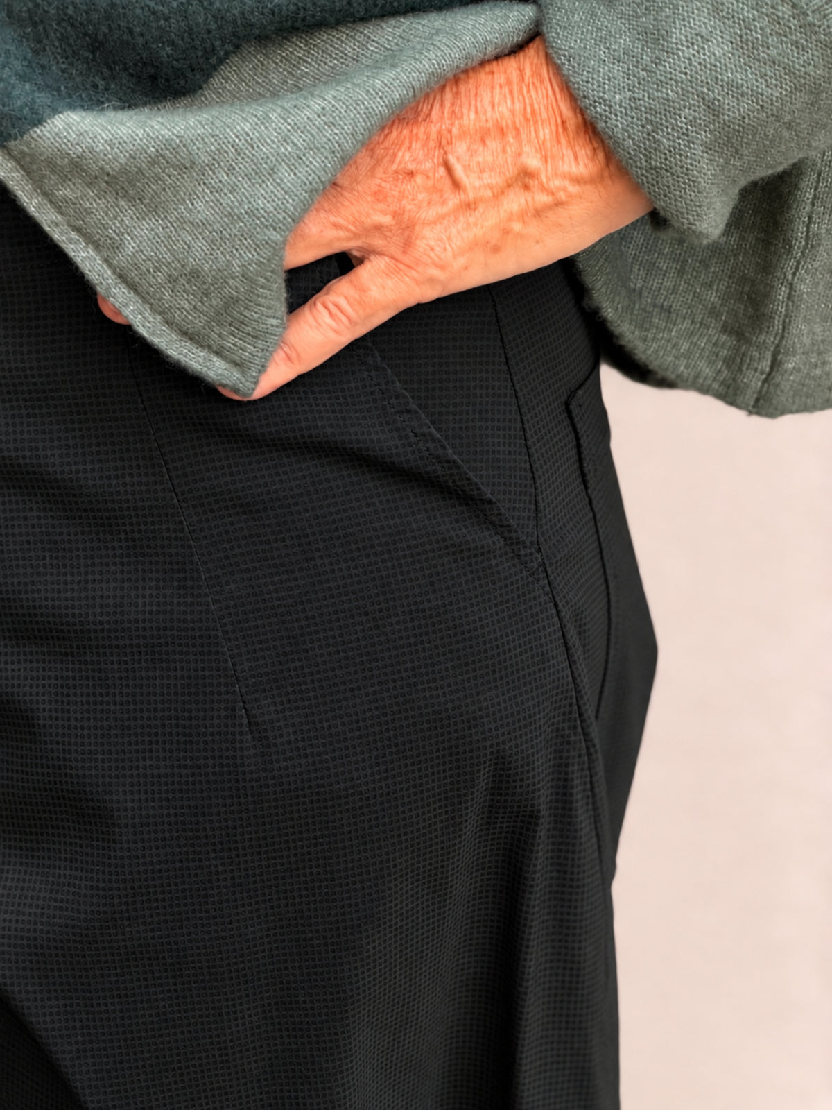 Wide-leg trousers — relaxed silhouette