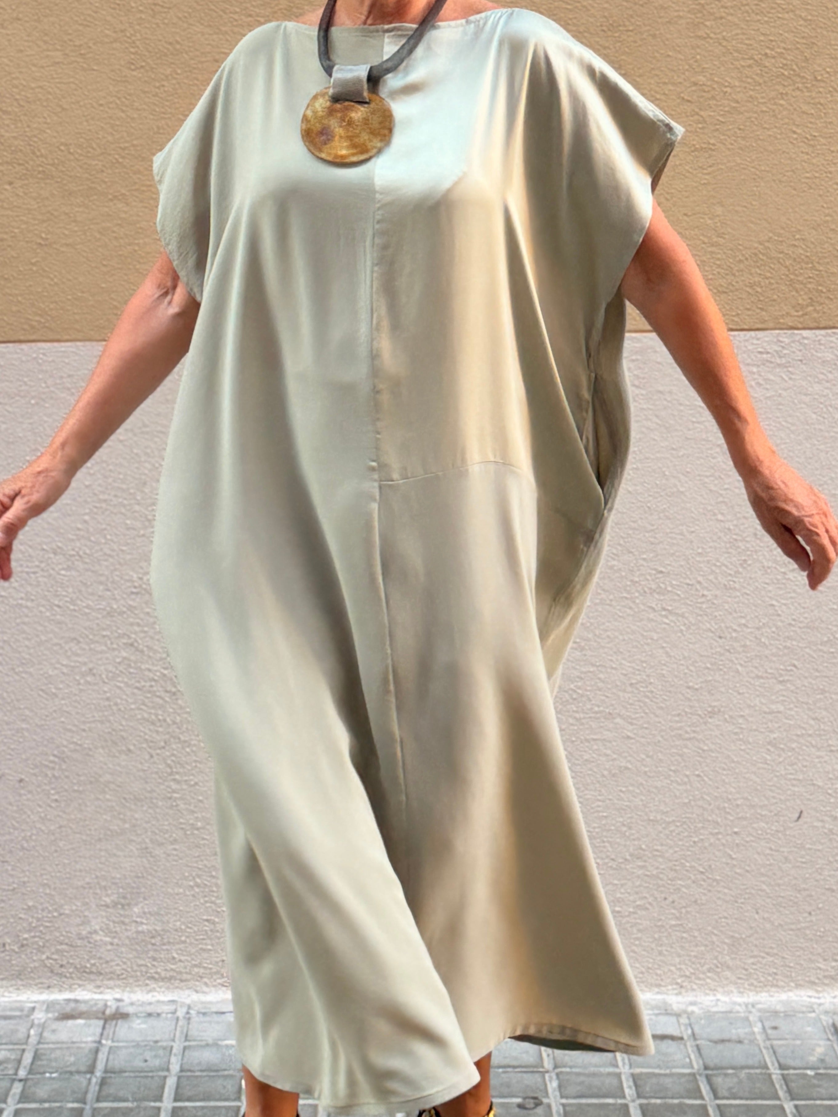 Vestido Squared de seda — teñido a mano con pieles de cebolla