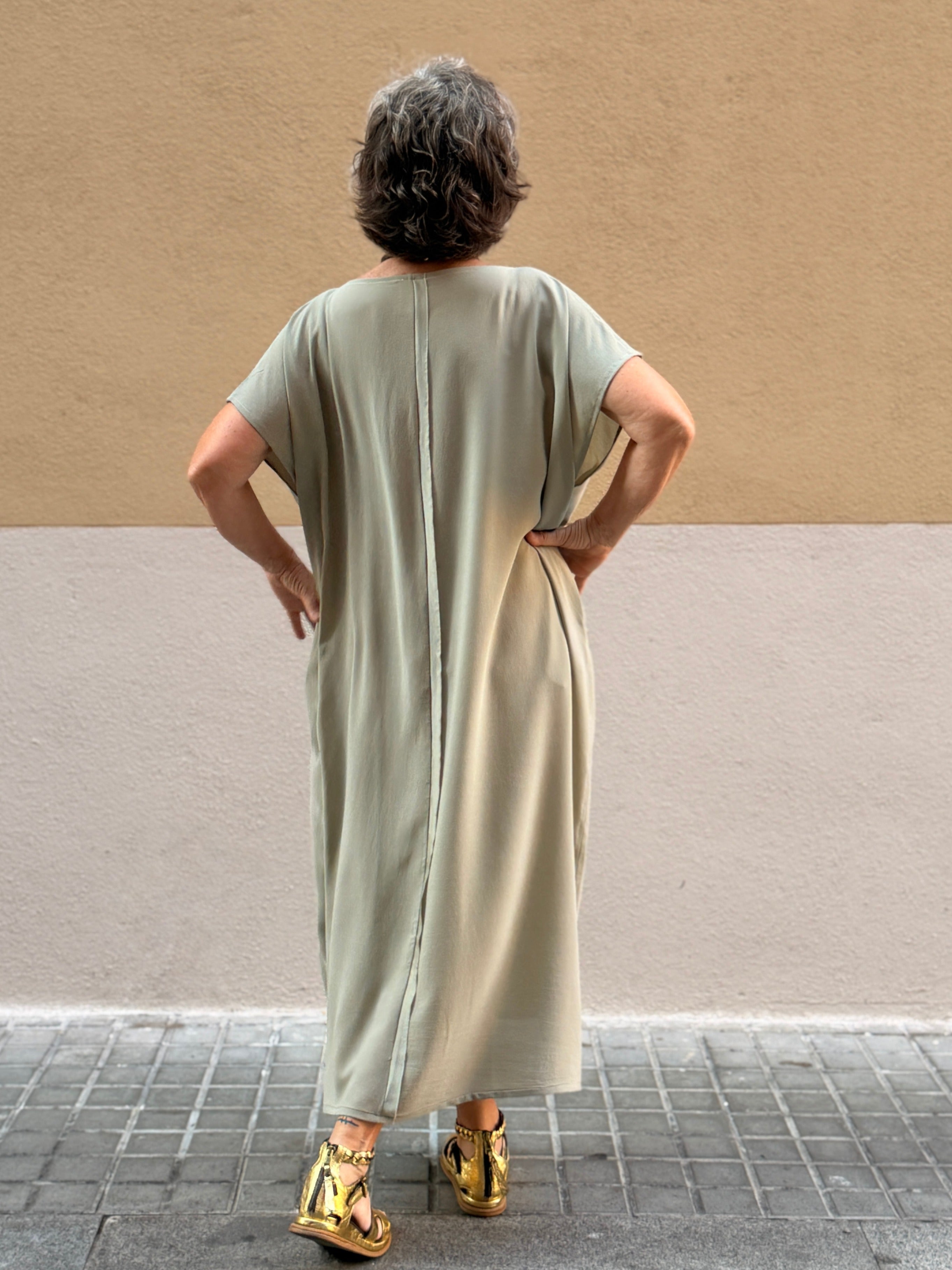 Vestido Squared de seda — teñido a mano con pieles de cebolla