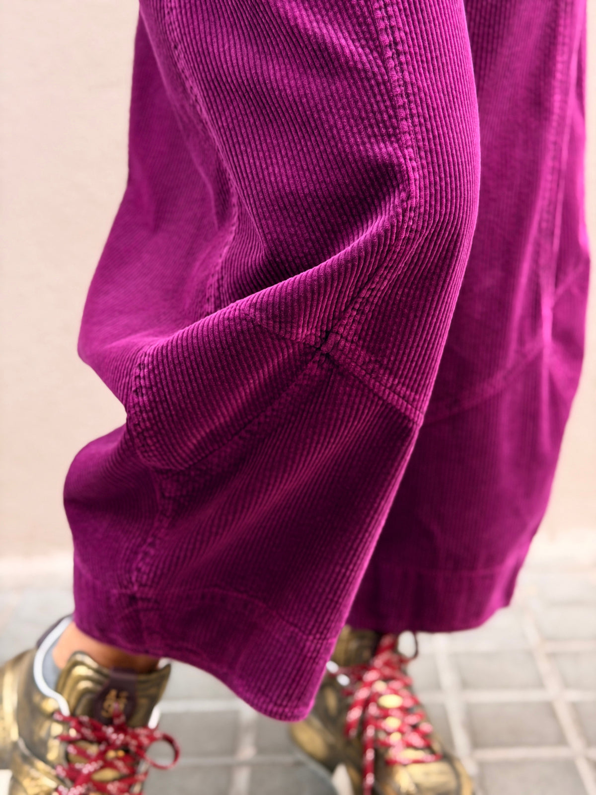 Pantaló de pana — cama cònica i tall cropped