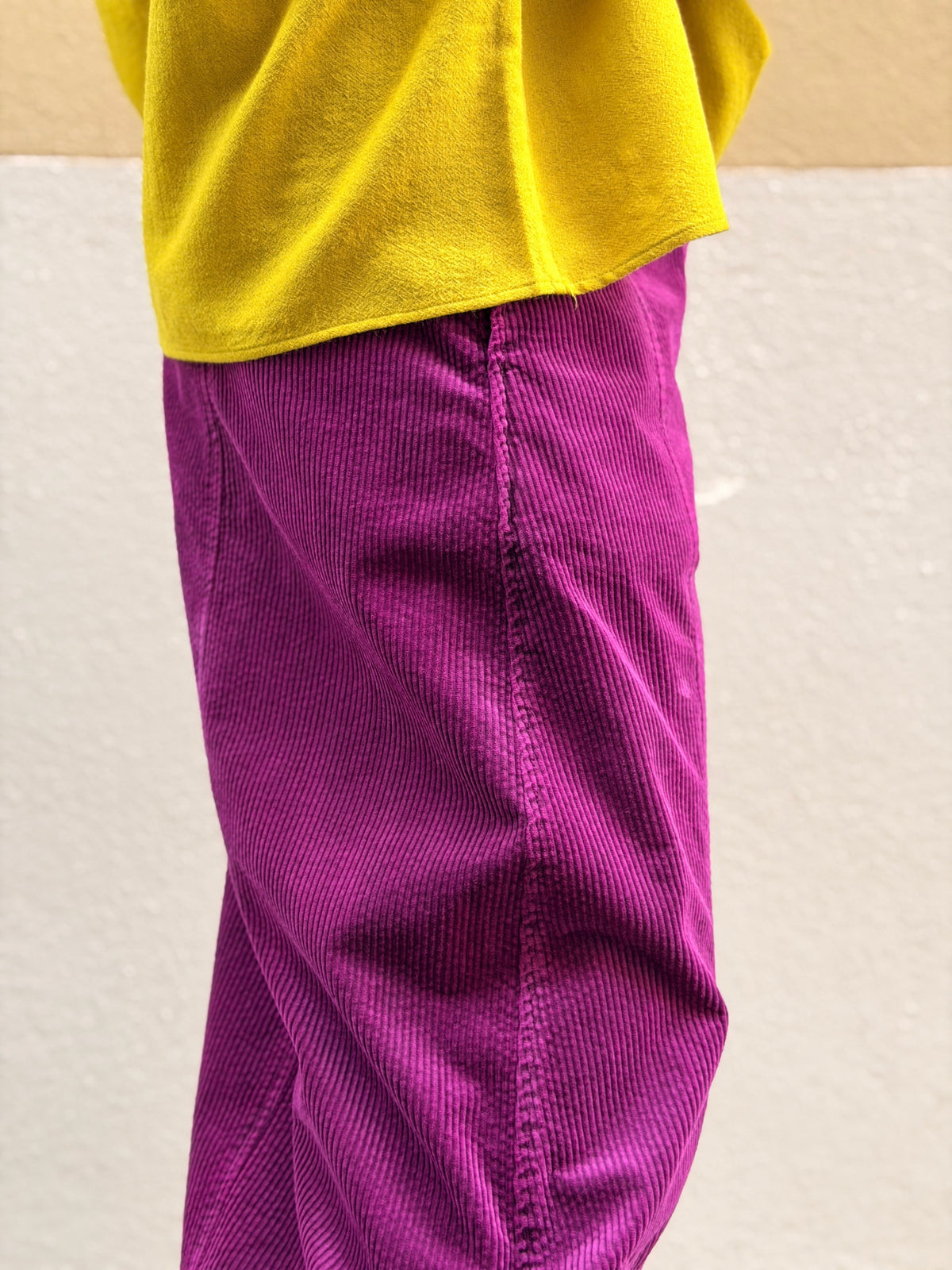 Pantaló de pana — cama cònica i tall cropped