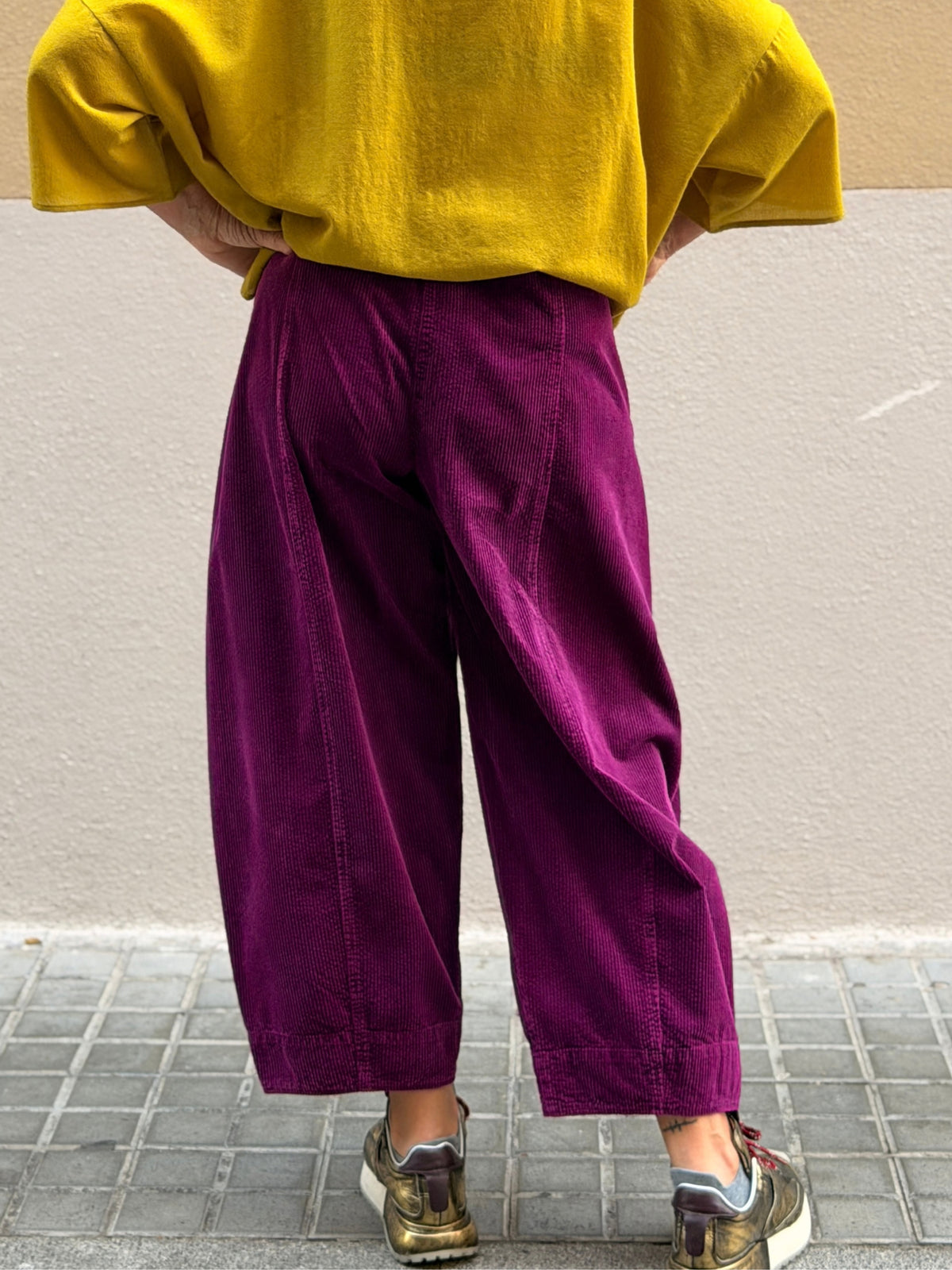 Pantaló de pana — cama cònica i tall cropped