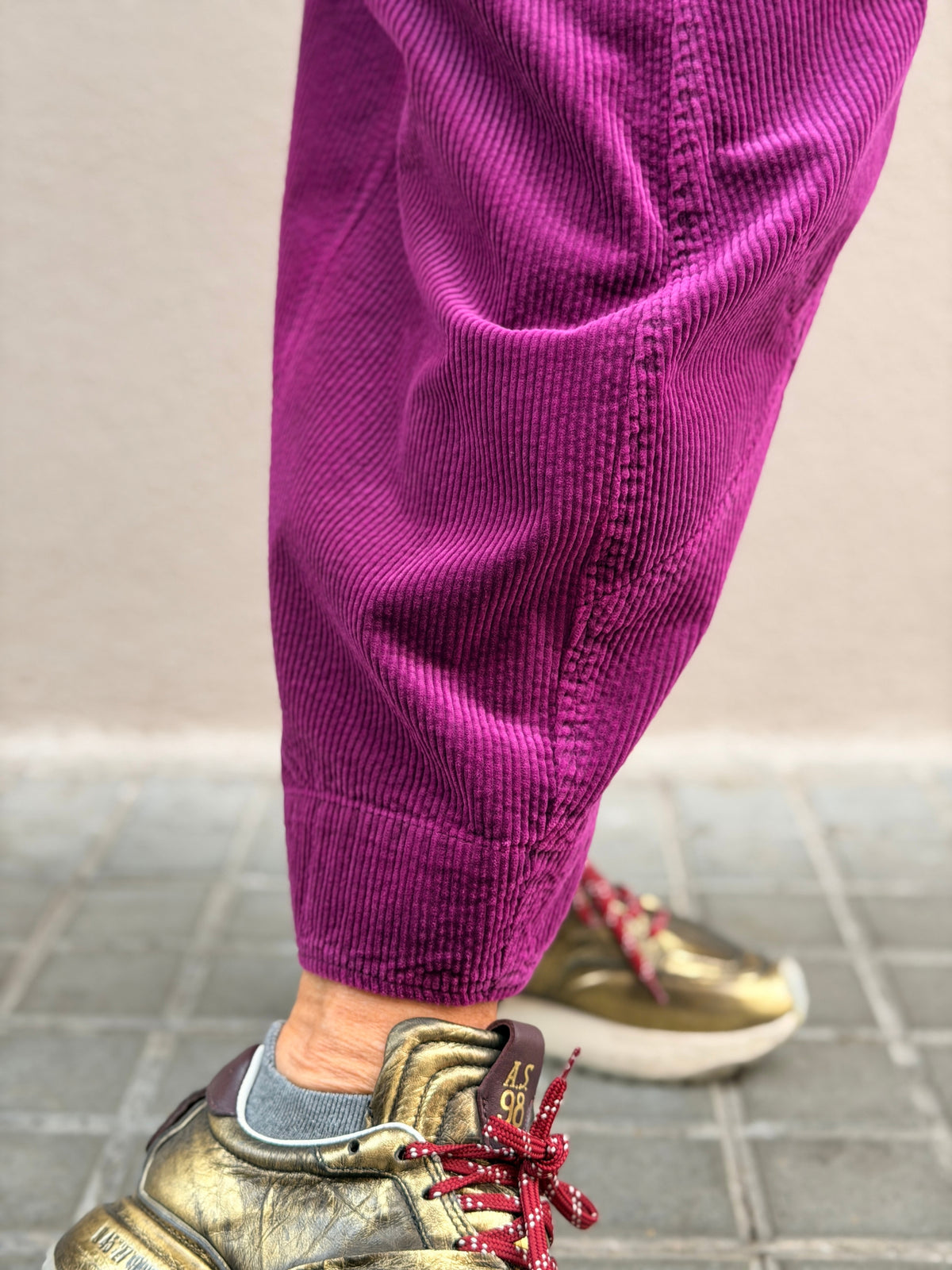 Pantaló de pana — cama cònica i tall cropped