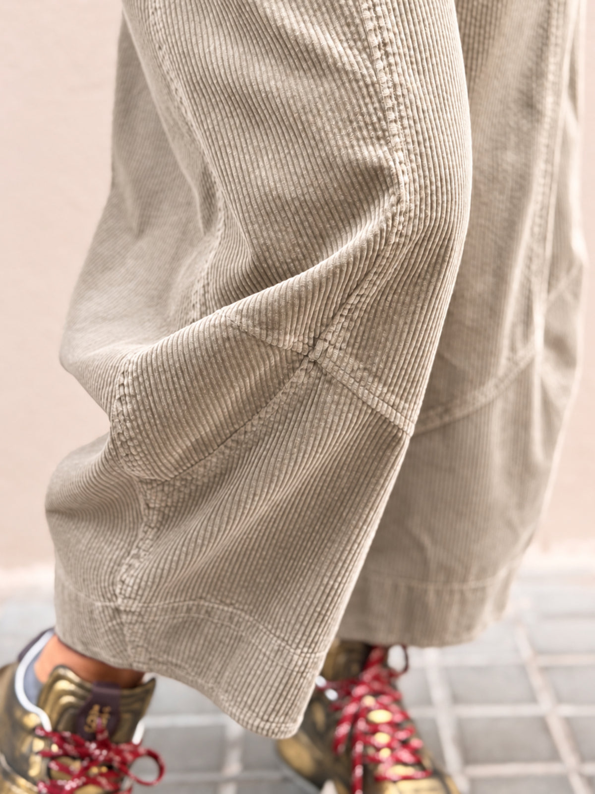 Pantaló de pana — cama cònica i tall cropped