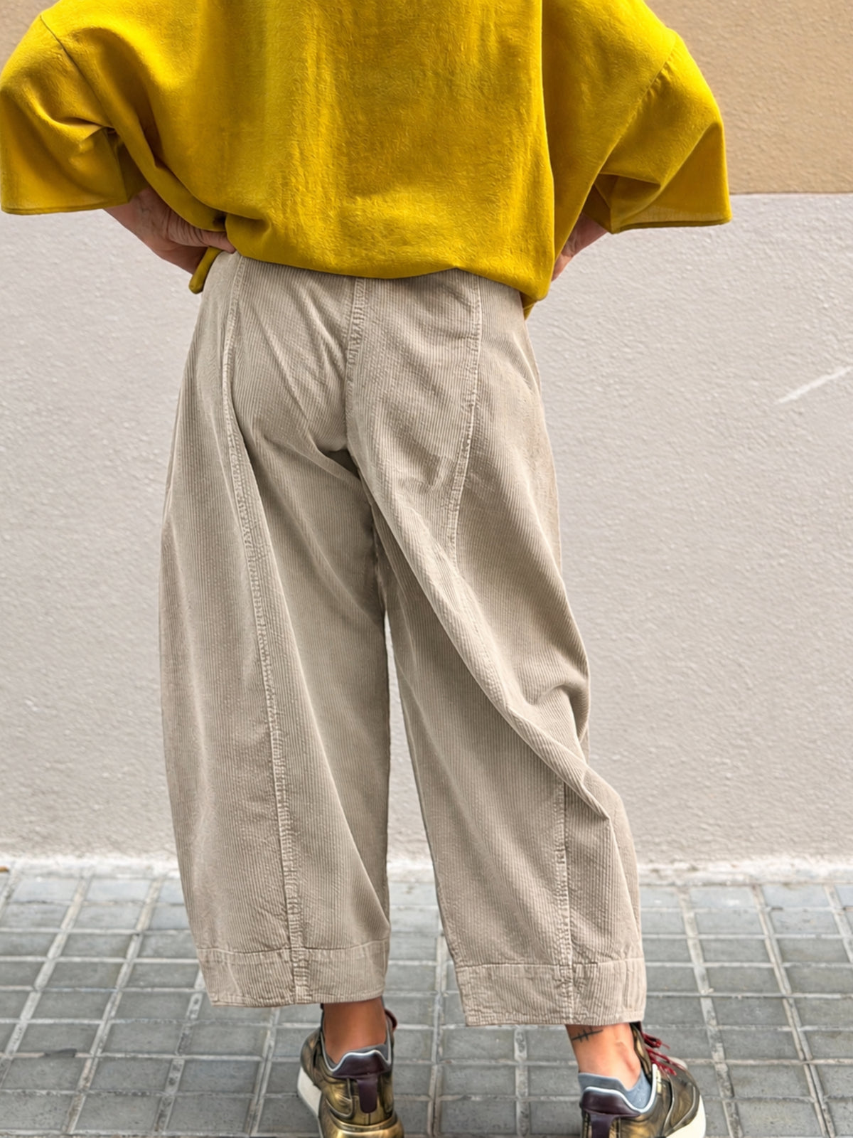 Pantaló de pana — cama cònica i tall cropped