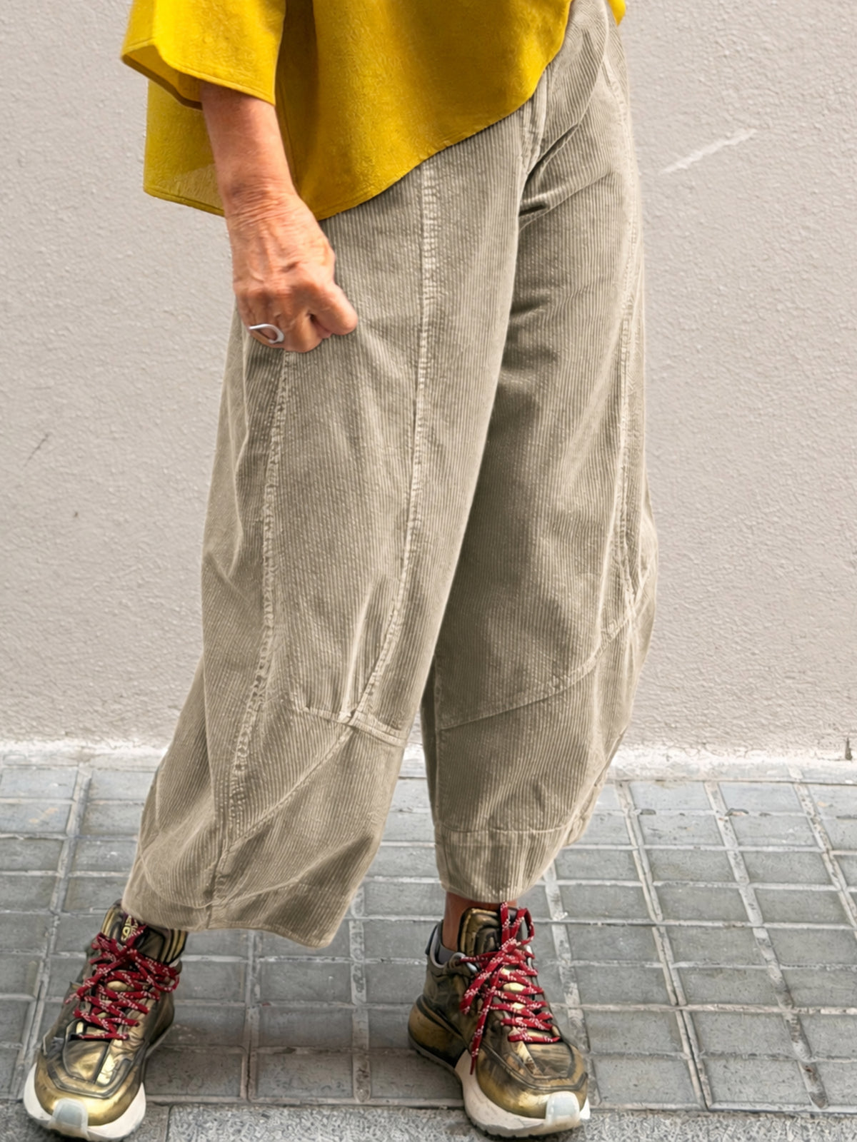 Pantaló de pana — cama cònica i tall cropped