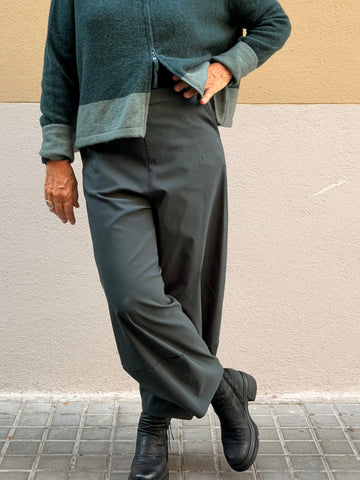 Wide-leg trousers — relaxed silhouette