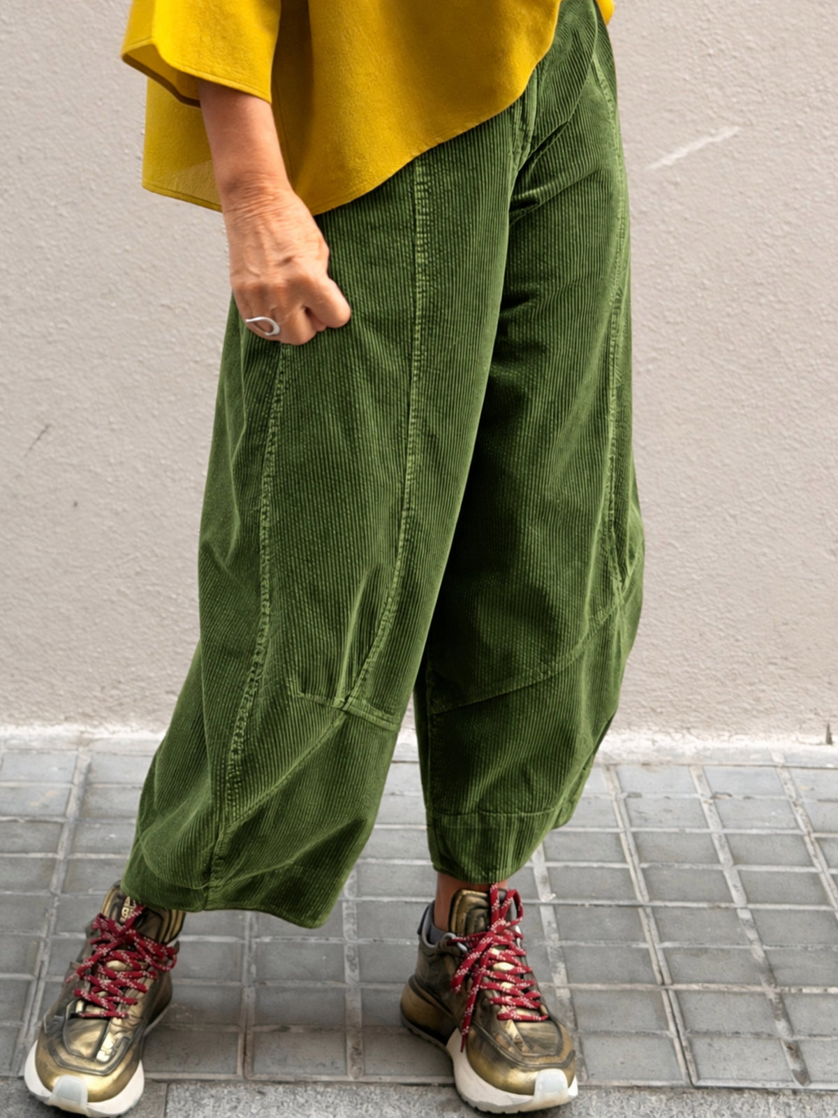 Pantaló de pana — cama cònica i tall cropped