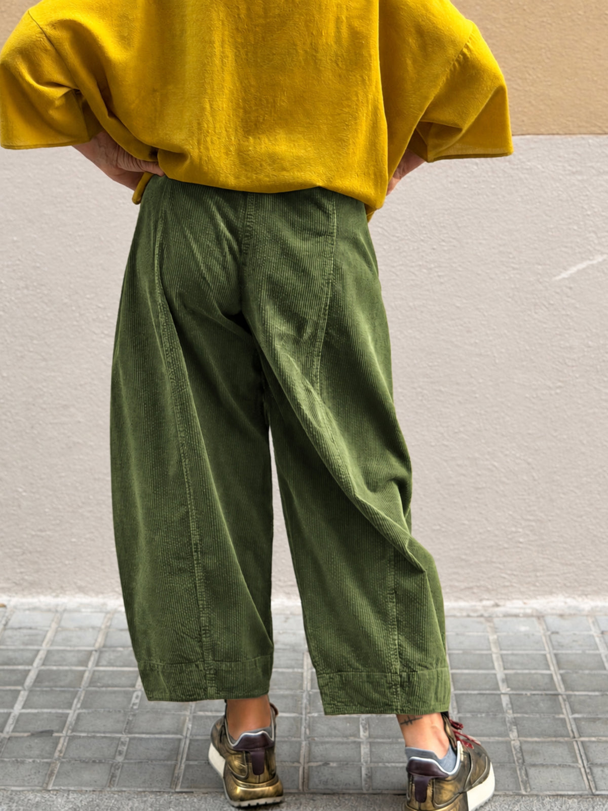 Pantaló de pana — cama cònica i tall cropped