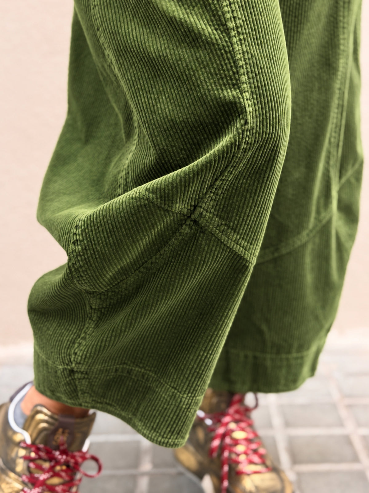 Pantaló de pana — cama cònica i tall cropped