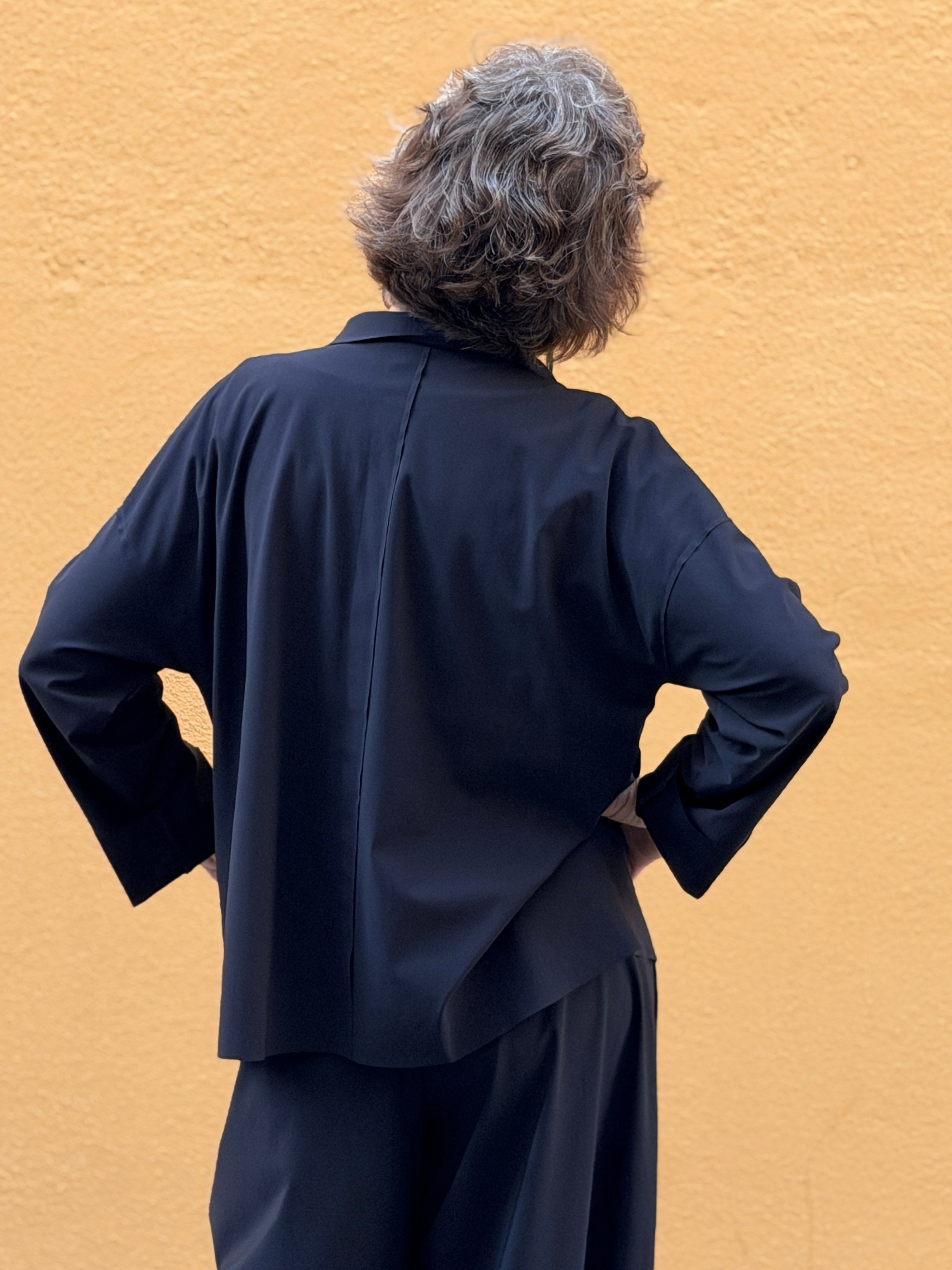 Jaqueta tècnica — microfibra i tall ample