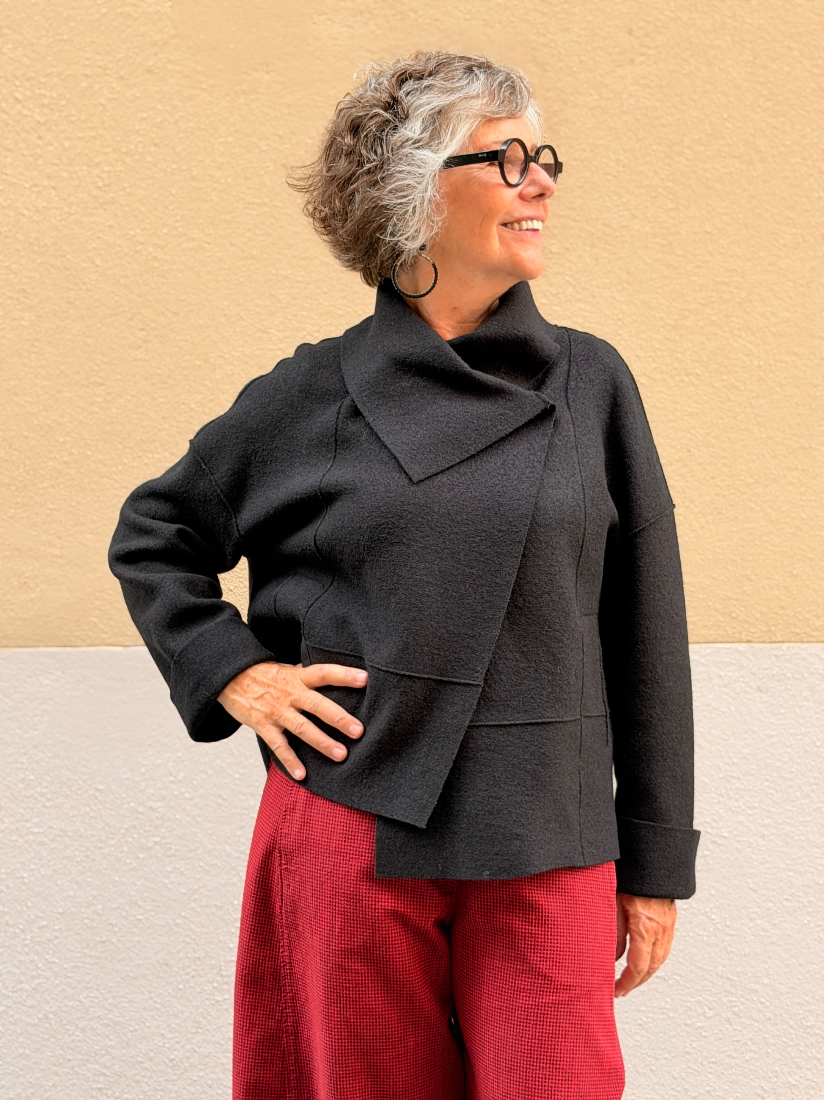 Jaqueta de llana bullida — coll ample