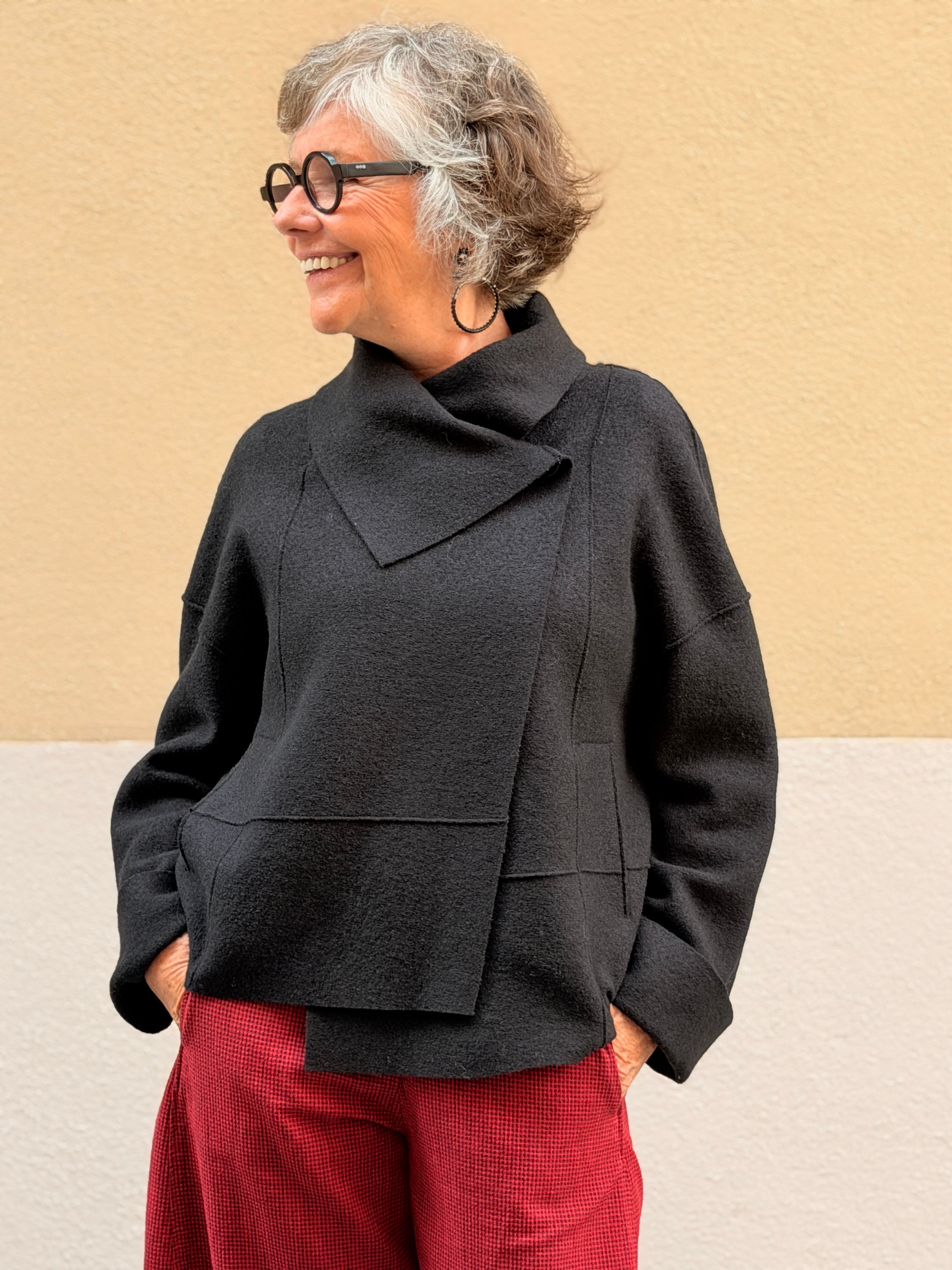 Jaqueta de llana bullida — coll ample