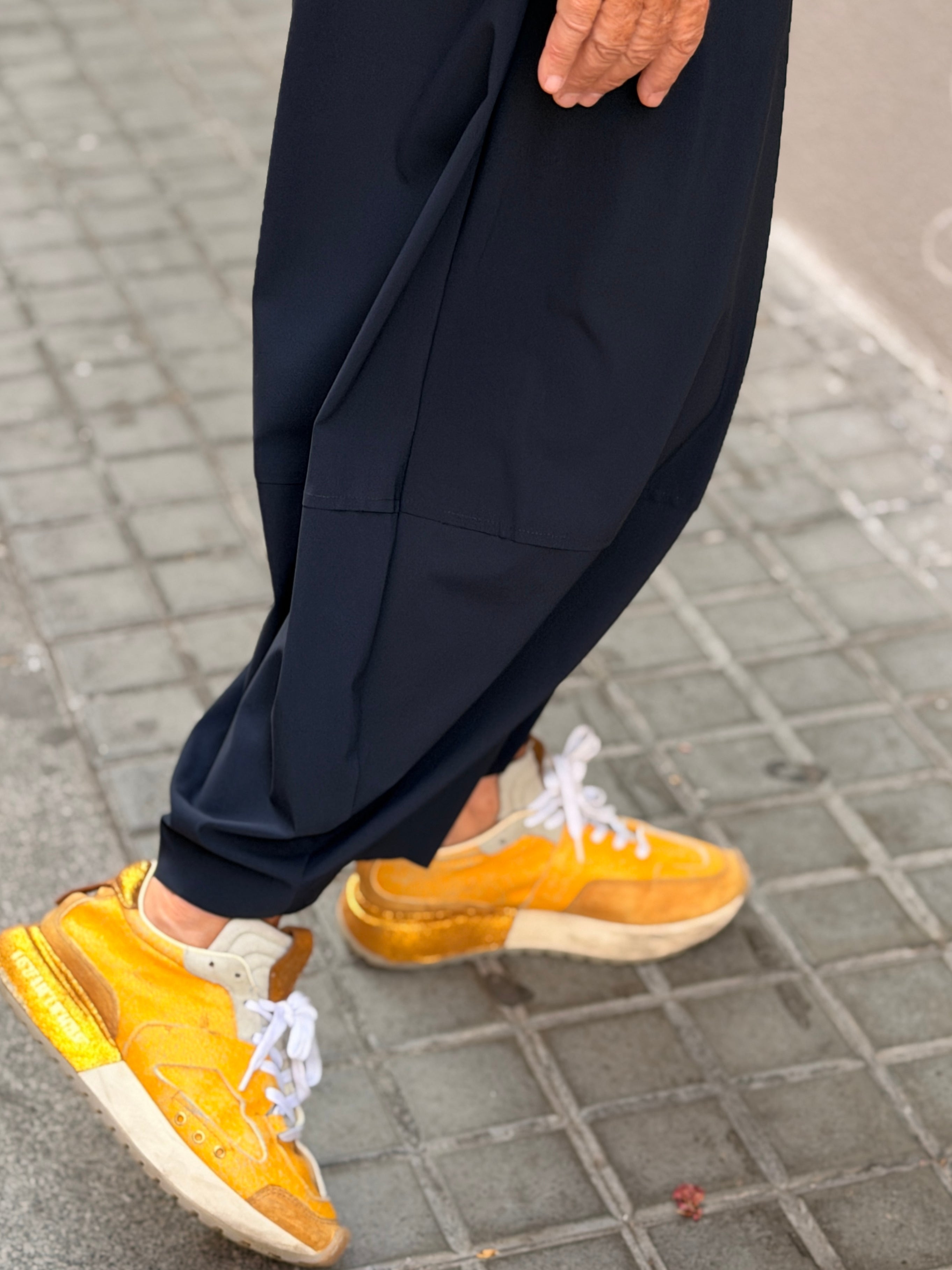 Pantaló tècnic — microfibra i cama ampla