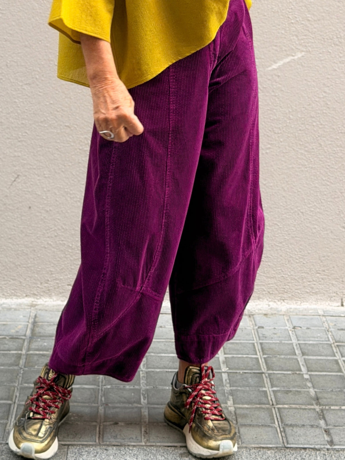 Pantaló de pana — cama cònica i tall cropped