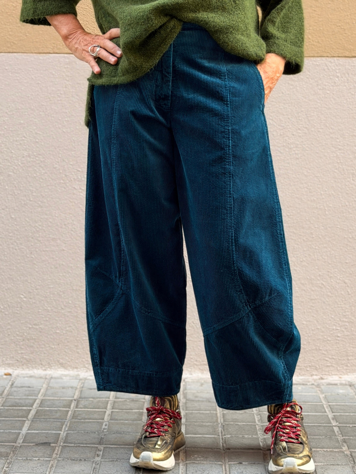 Pantaló de pana — cama cònica i tall cropped